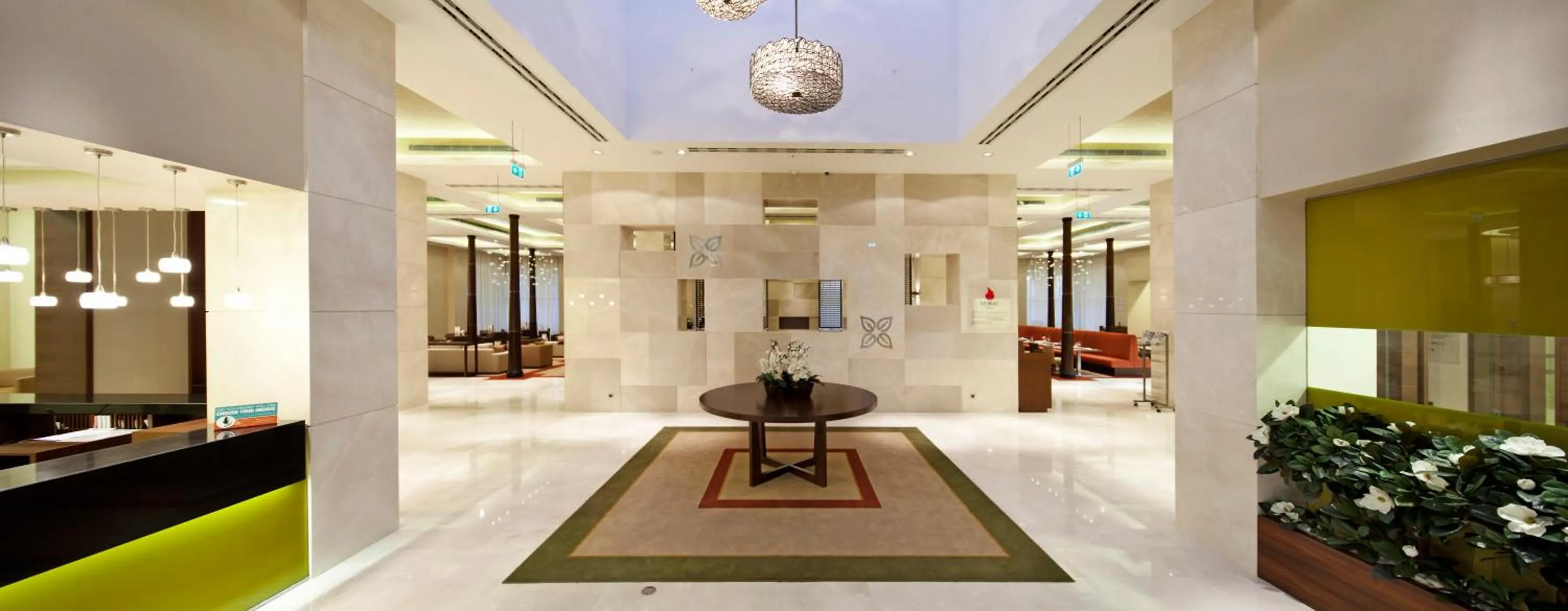 Seating area, Bed in Hilton Garden Inn Mardin