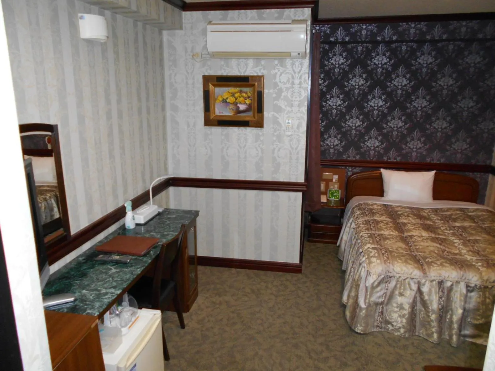 Bed in Nishikawaguchi Station Hotel Stay Lounge