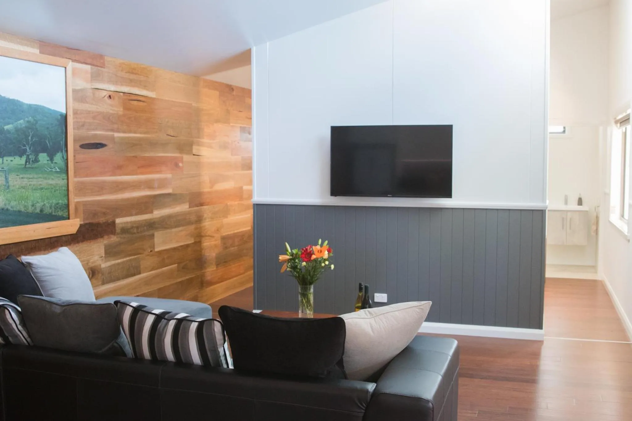 TV and multimedia in Mudgee Apartments on Horatio Street