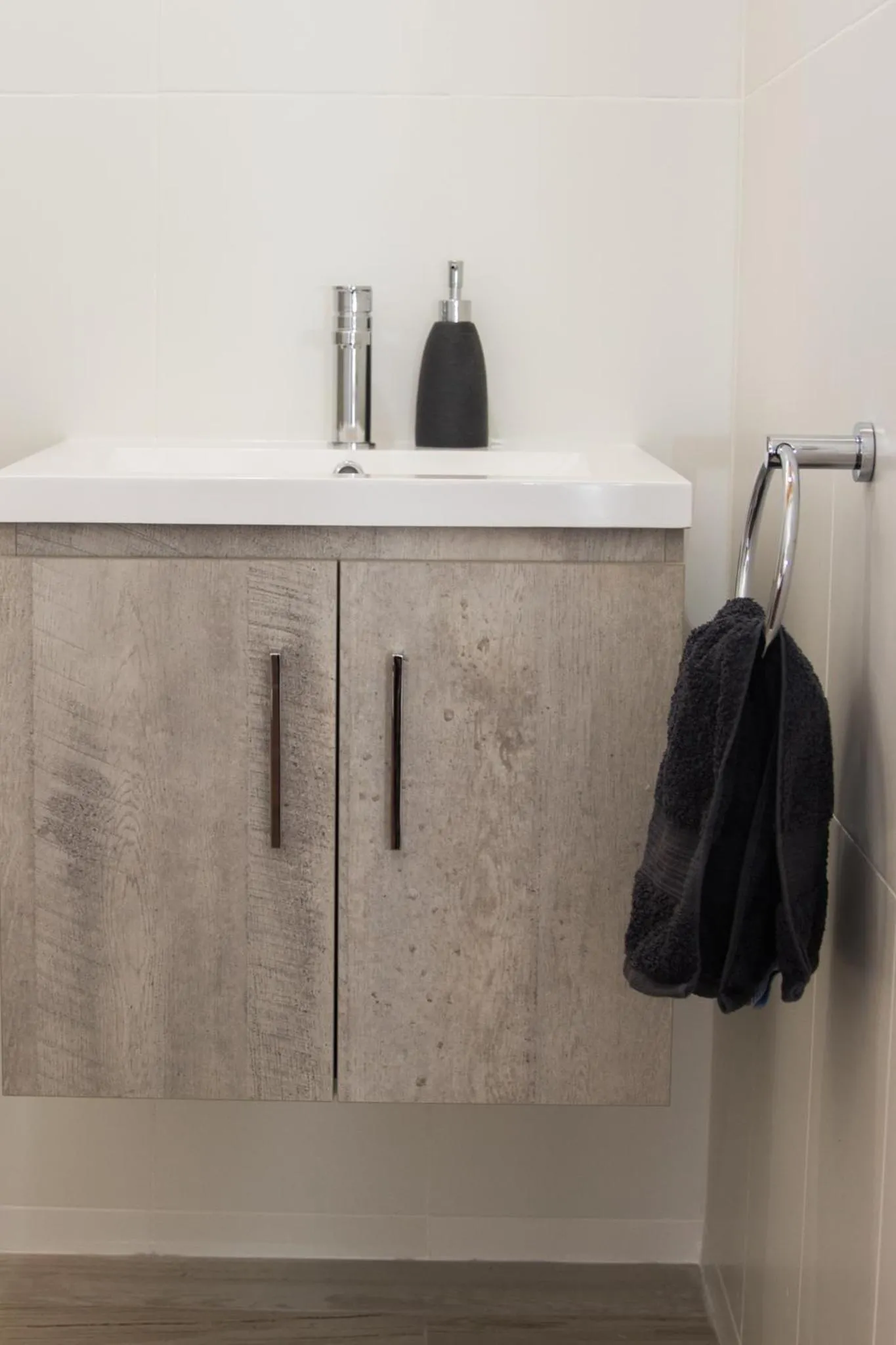 Bathroom in Mudgee Apartments on Horatio Street