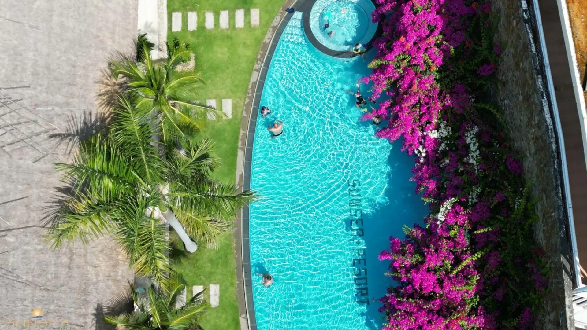 Swimming pool in Sunsea Resort Swimming pool in Sunsea Resort