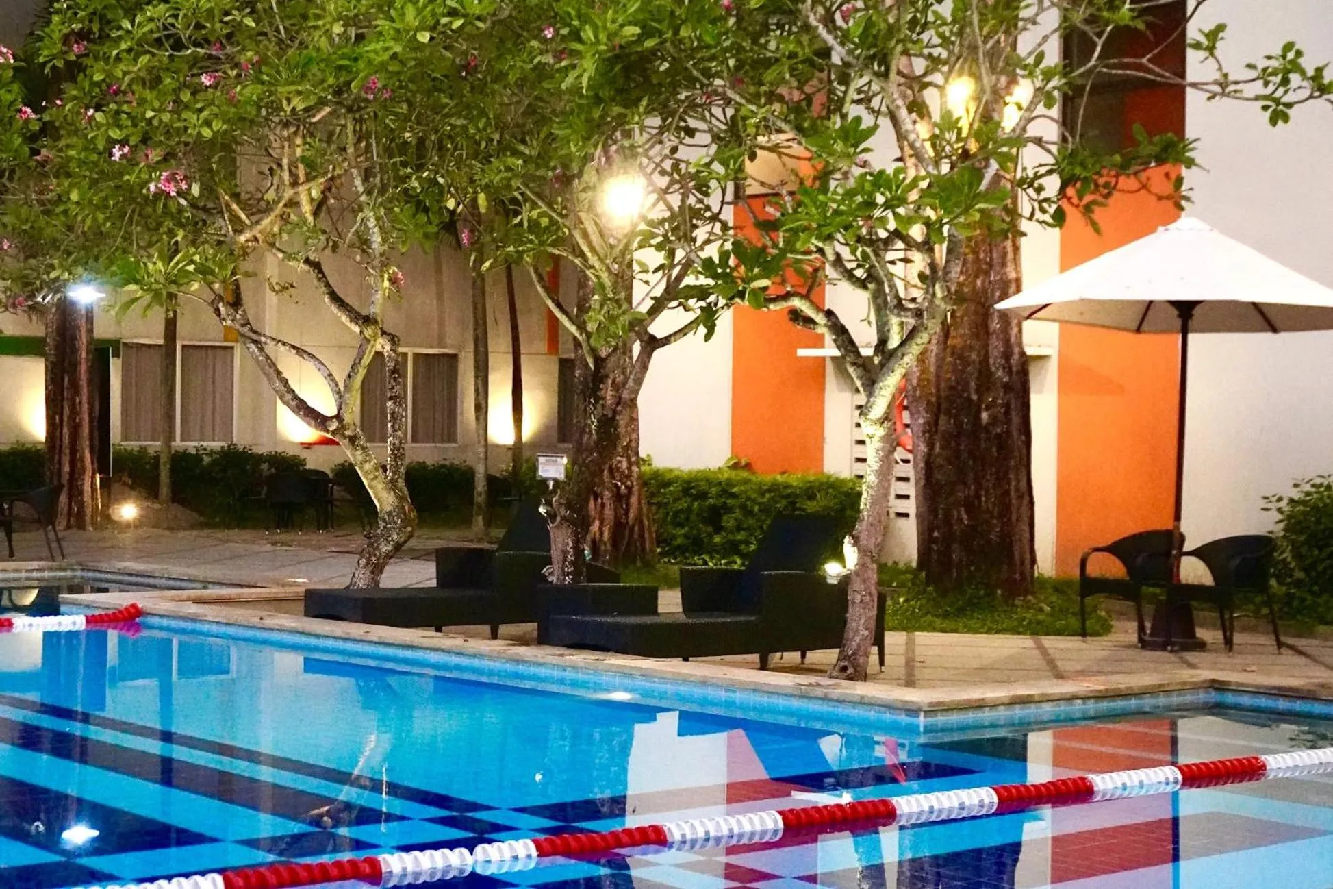 Swimming pool in The Victoria Hotel Yogyakarta