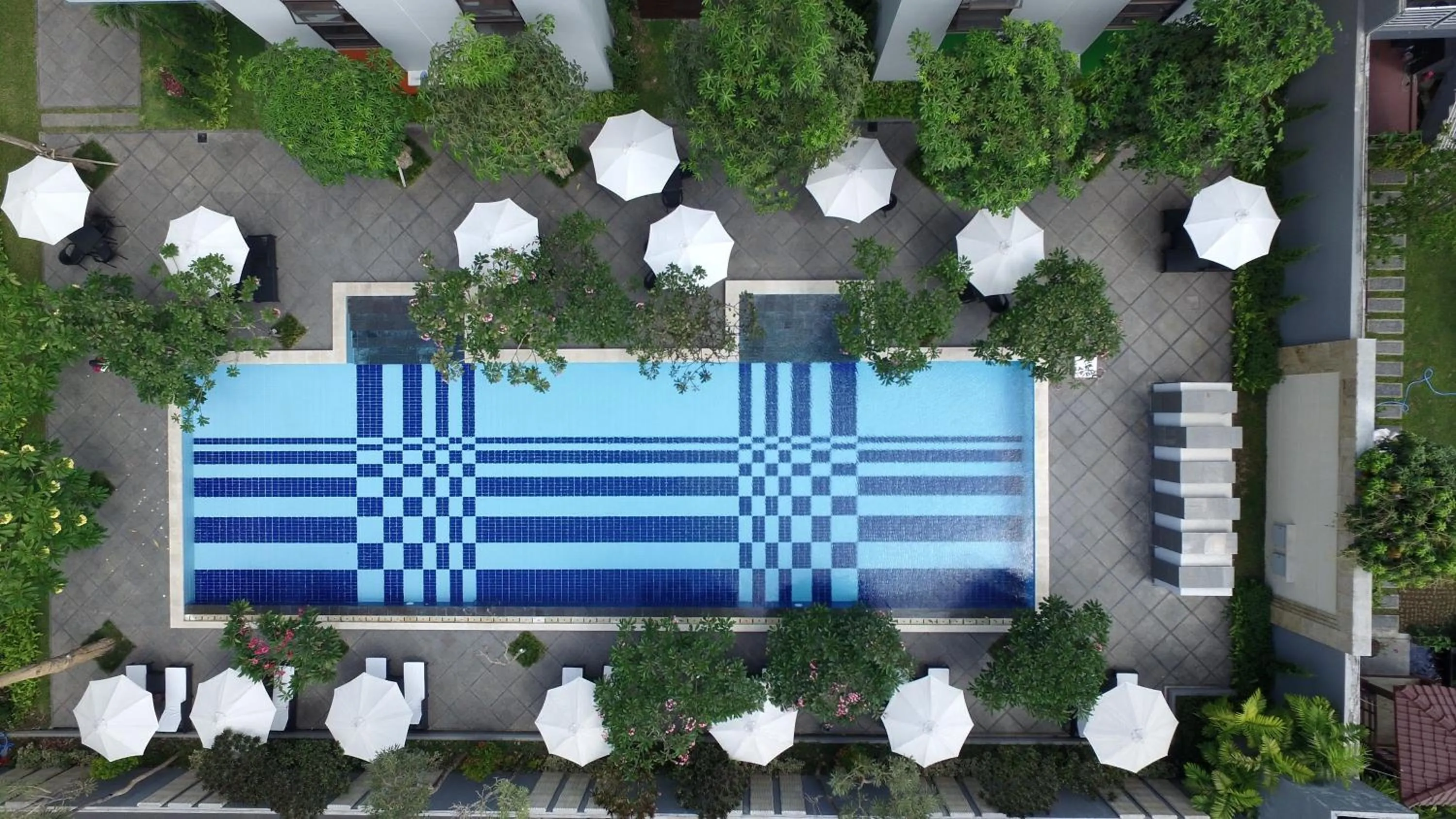 Swimming pool in The Victoria Hotel Yogyakarta