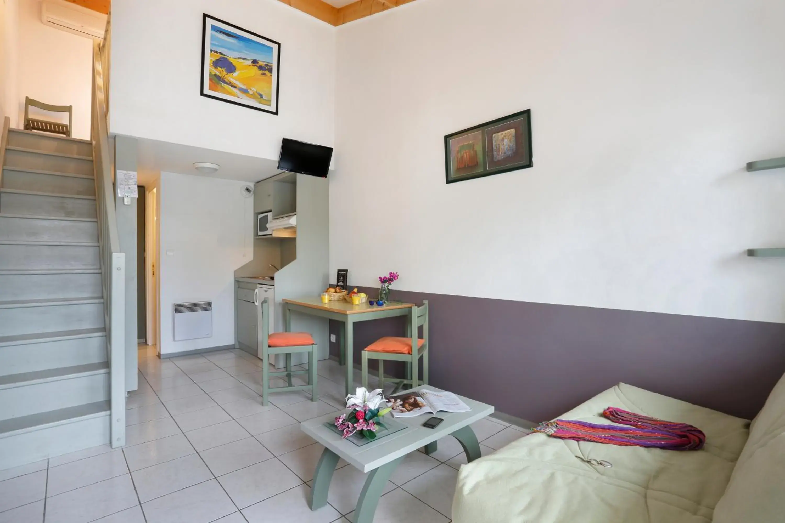 Photo of the whole room in Vacancéole - Résid'Price Photo of the whole room in Vacancéole - Résid'Price