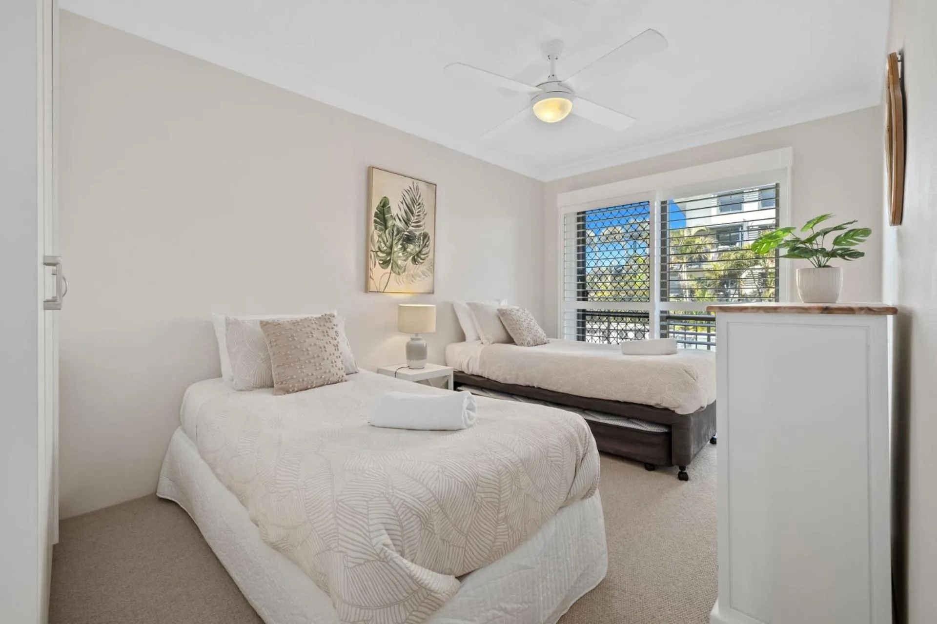 Bed in Sunrise by the Sea 1 - Oceanview Apartment