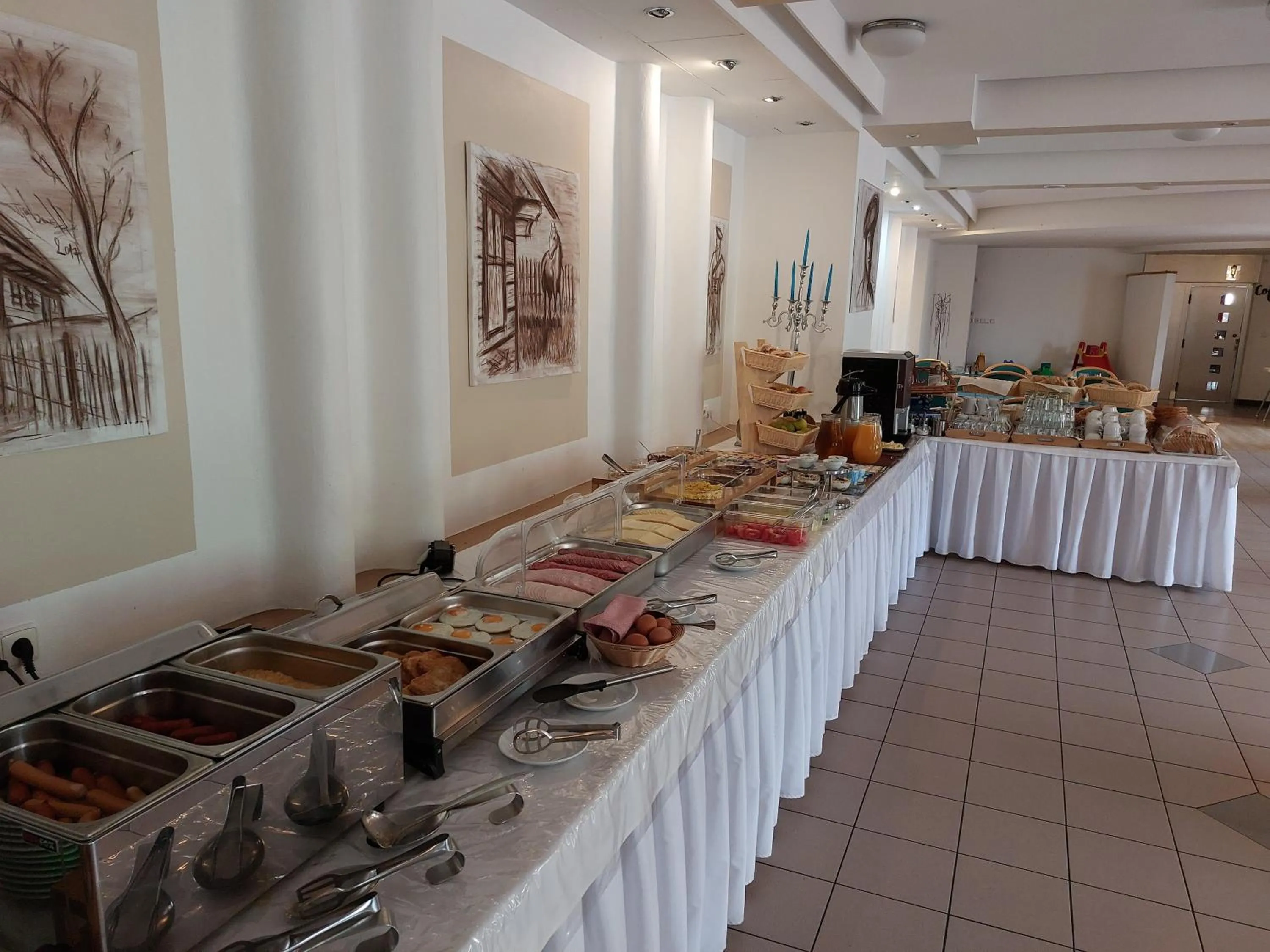 Buffet breakfast in Hotel Gold