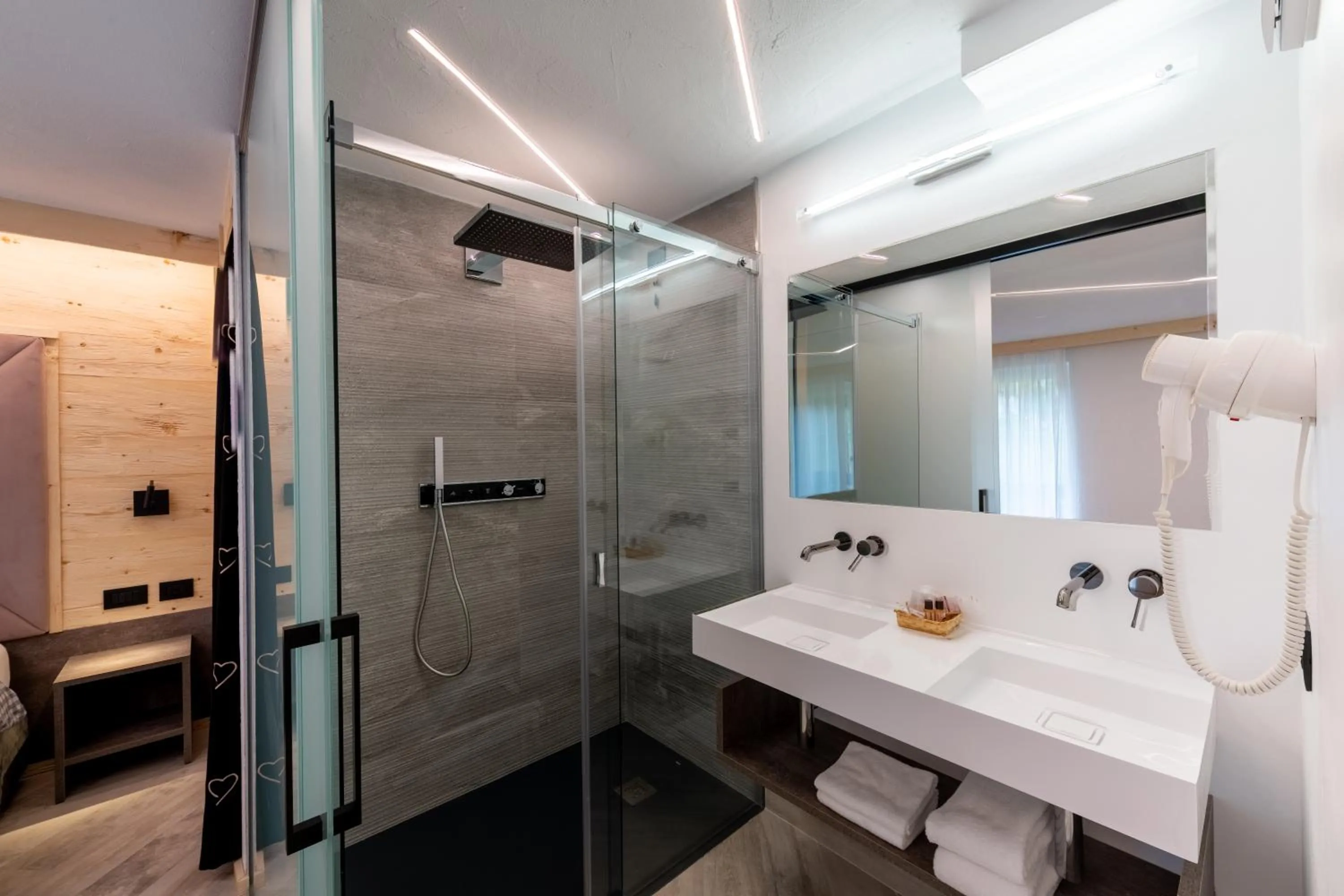 Shower in Chalet Pineta relax location
