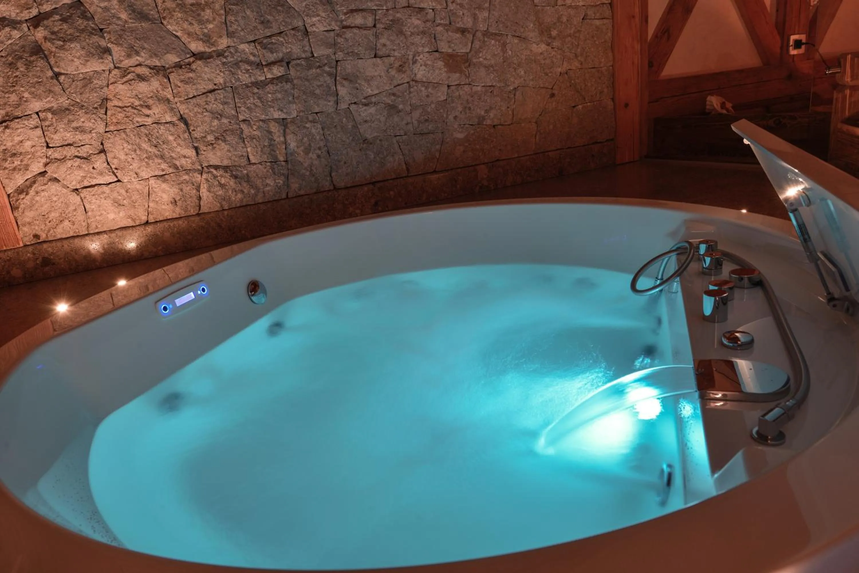 Hot Tub in Chalet Pineta relax location