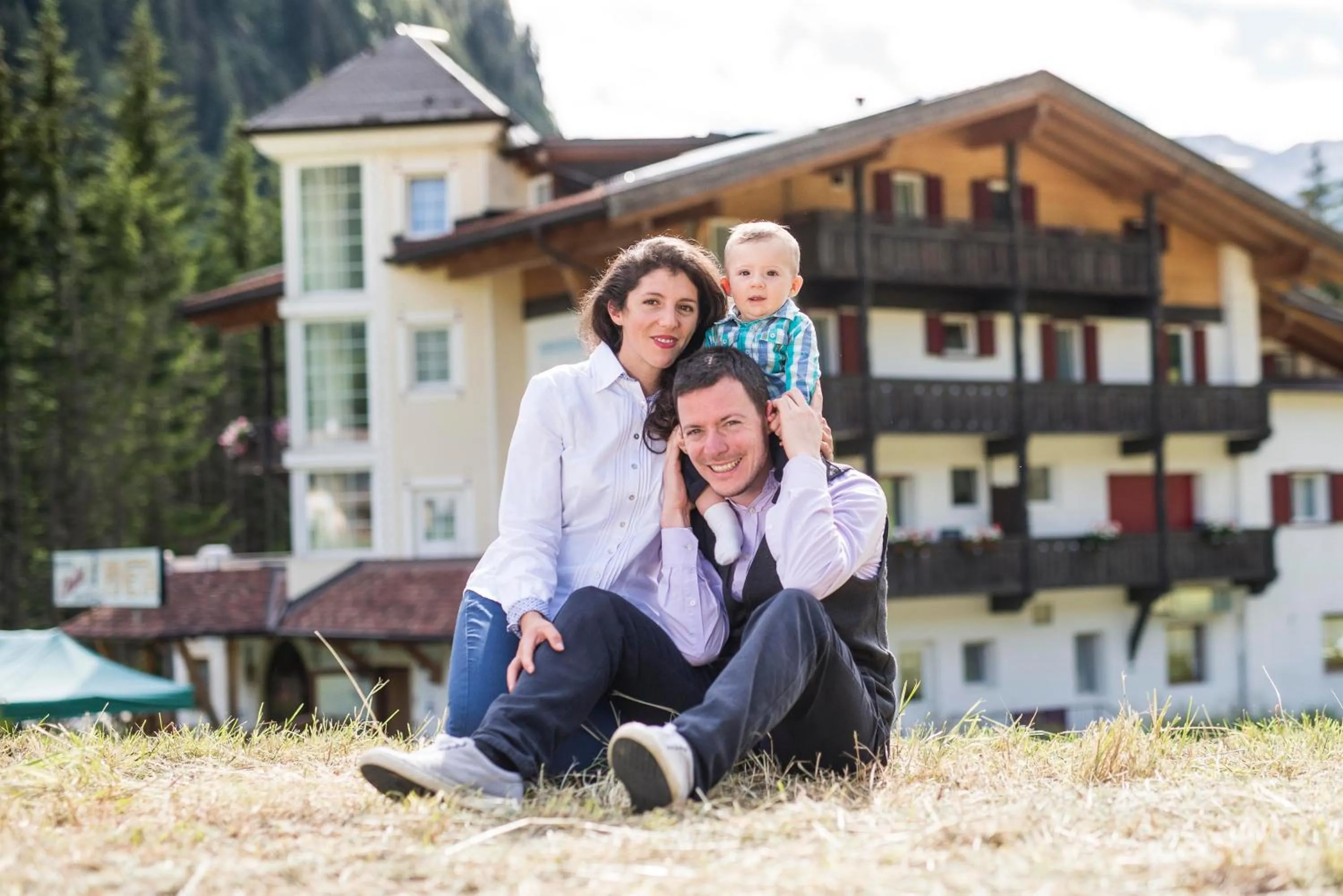 Family in Chalet Pineta relax location
