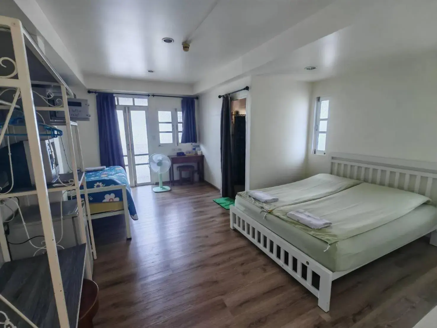 Bed in Roof View Place Bed in Roof View Place