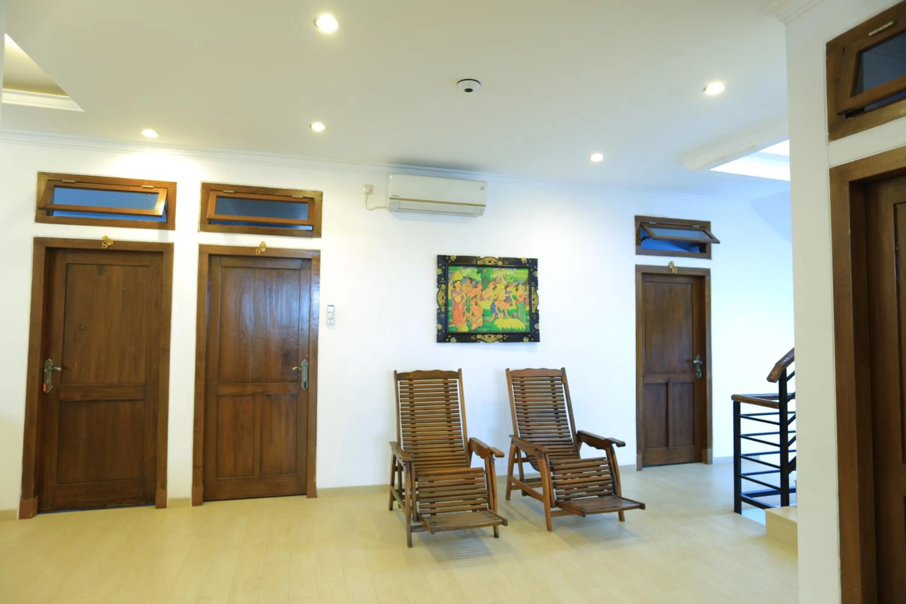 RedDoorz Plus near Lempuyangan Station 4