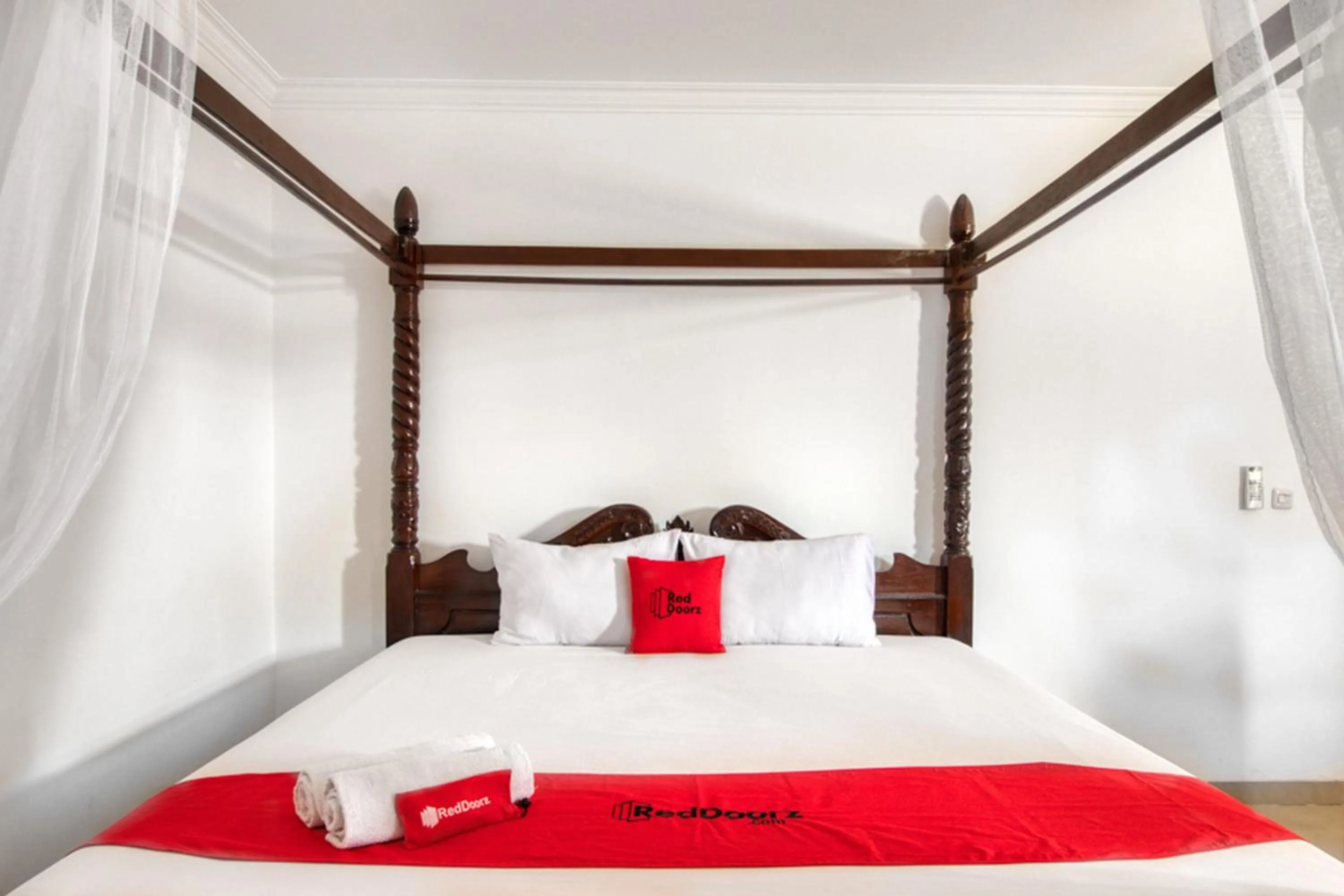 Bed in RedDoorz Plus near Lempuyangan Station 4