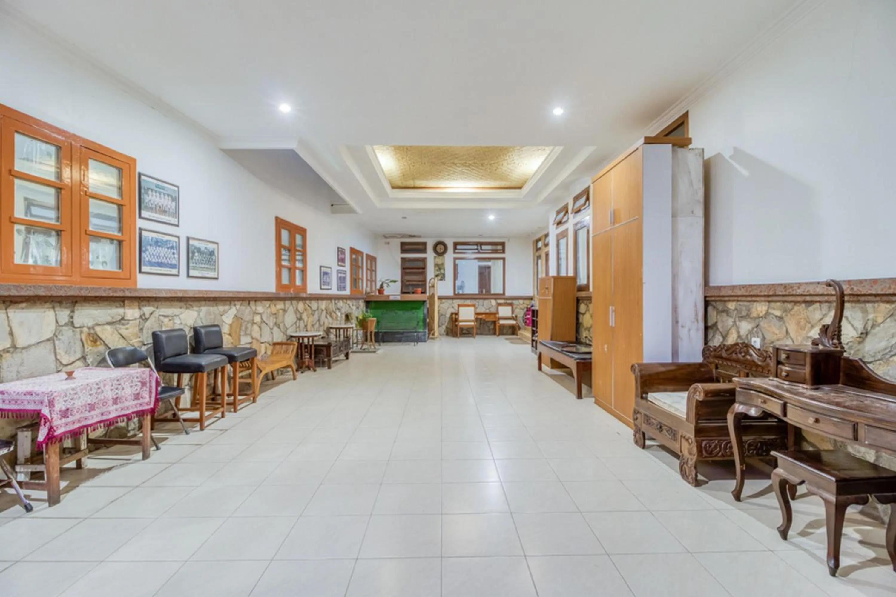 RedDoorz Plus near Lempuyangan Station 4