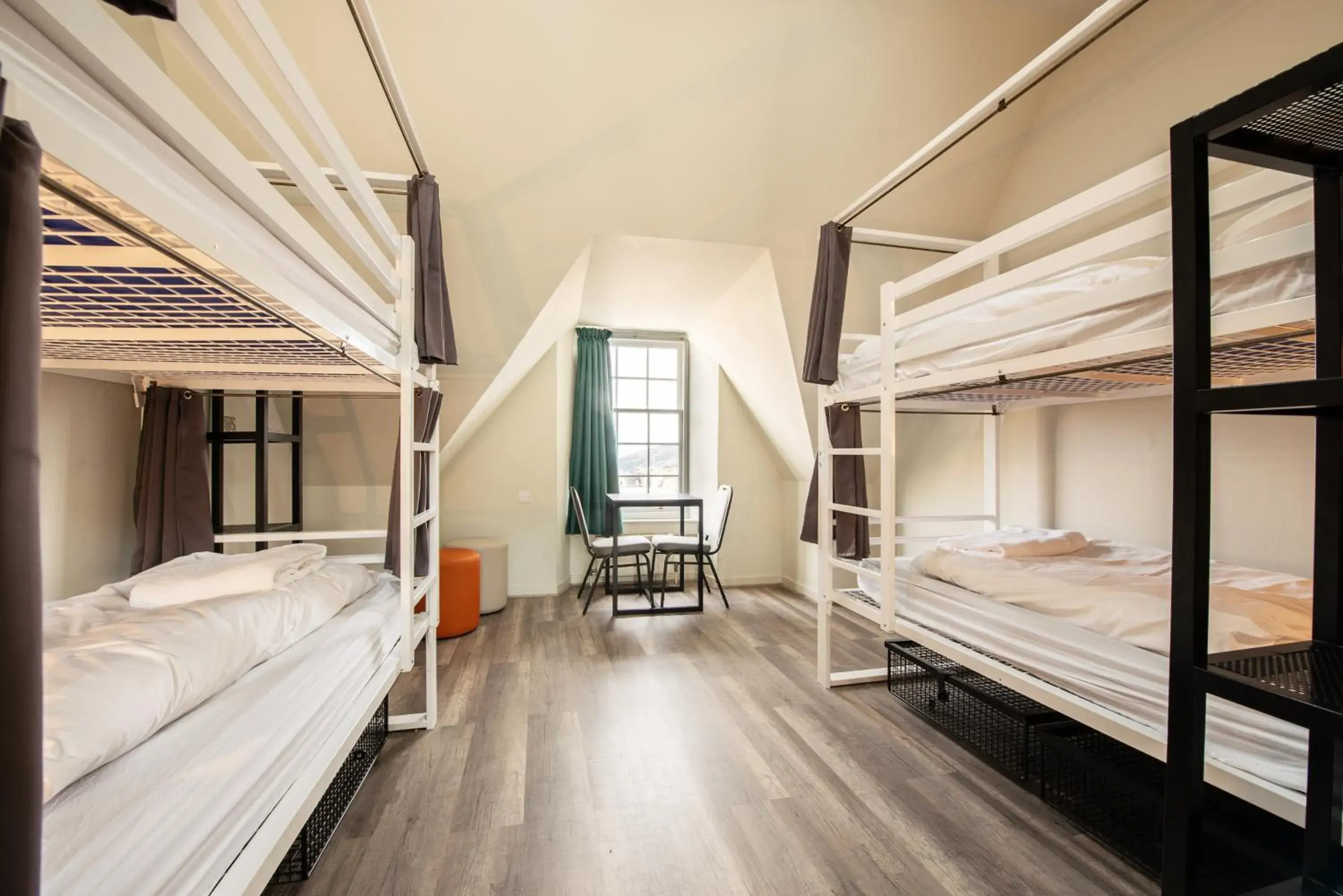 Bed in 6-Bed Dormitory Room in Smart City Hostels by Safestay, Edinburgh Bed in 6-Bed Dormitory Room in Smart City Hostels by Safestay, Edinburgh