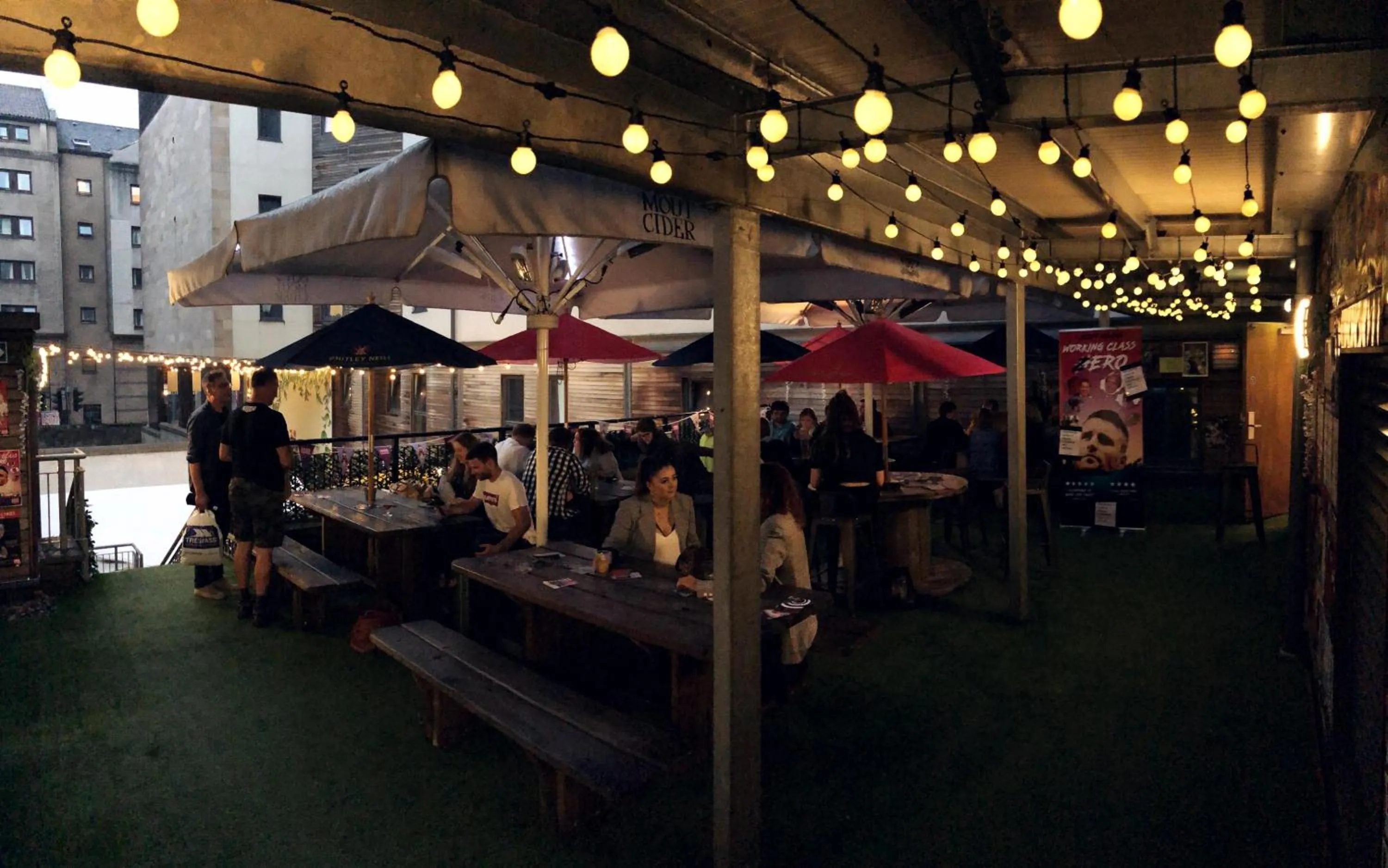 Nightclub / DJ, Restaurant/Places to Eat in Smart City Hostels by Safestay, Edinburgh