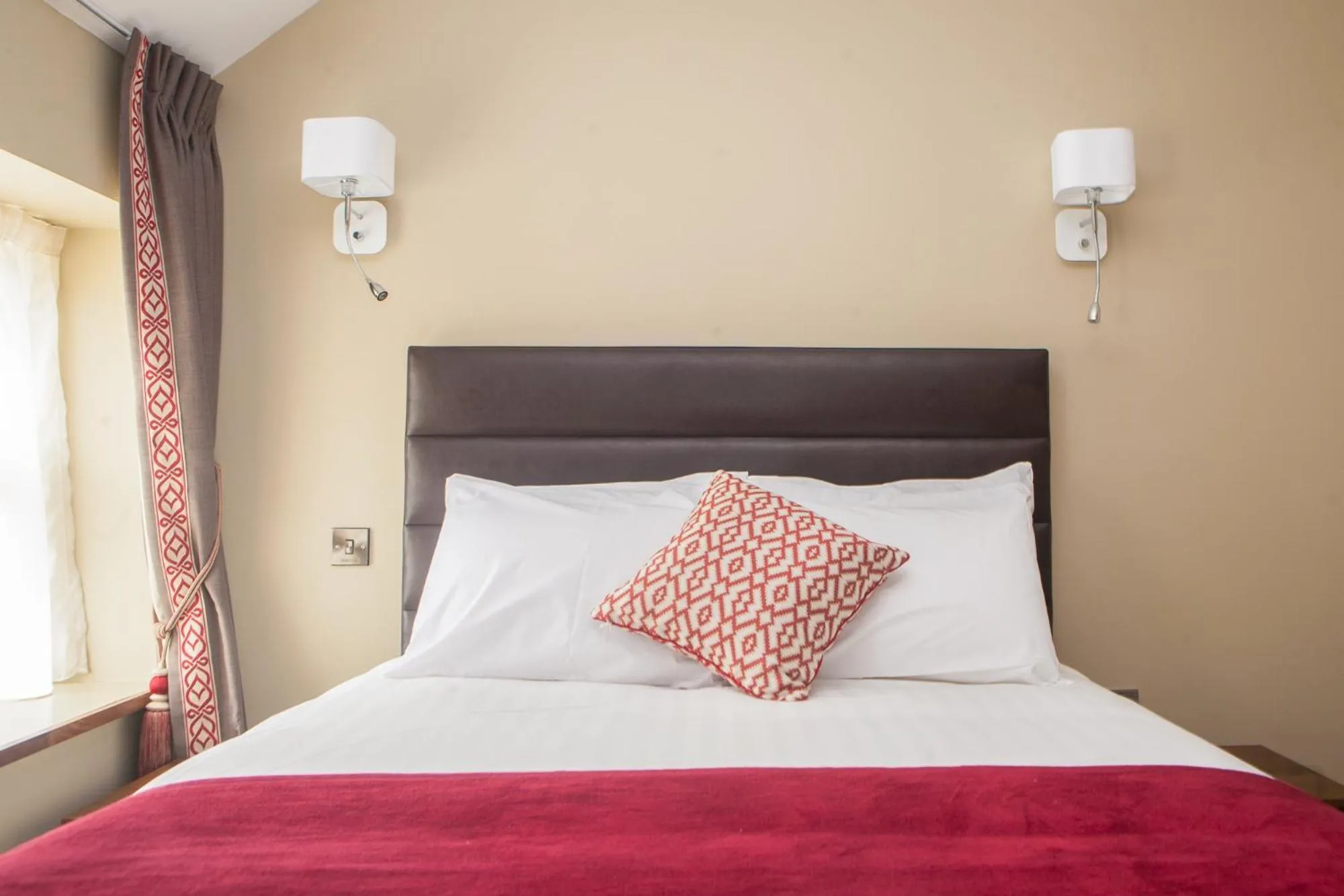 Bedroom, Bed in The Draper Rooms