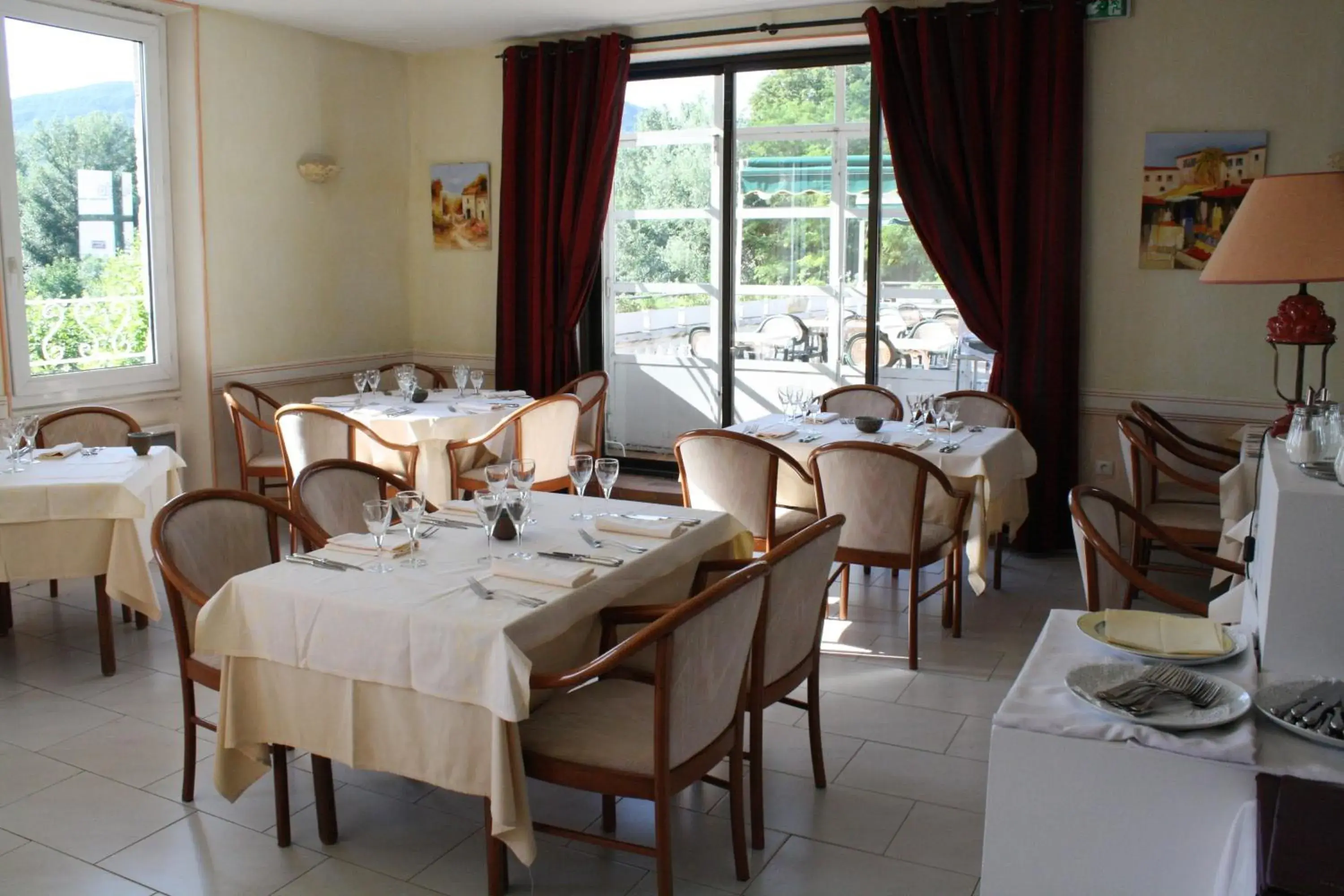 Restaurant/places to eat in Logis Hôtel Le Jabron Restaurant/places to eat in Logis Hôtel Le Jabron