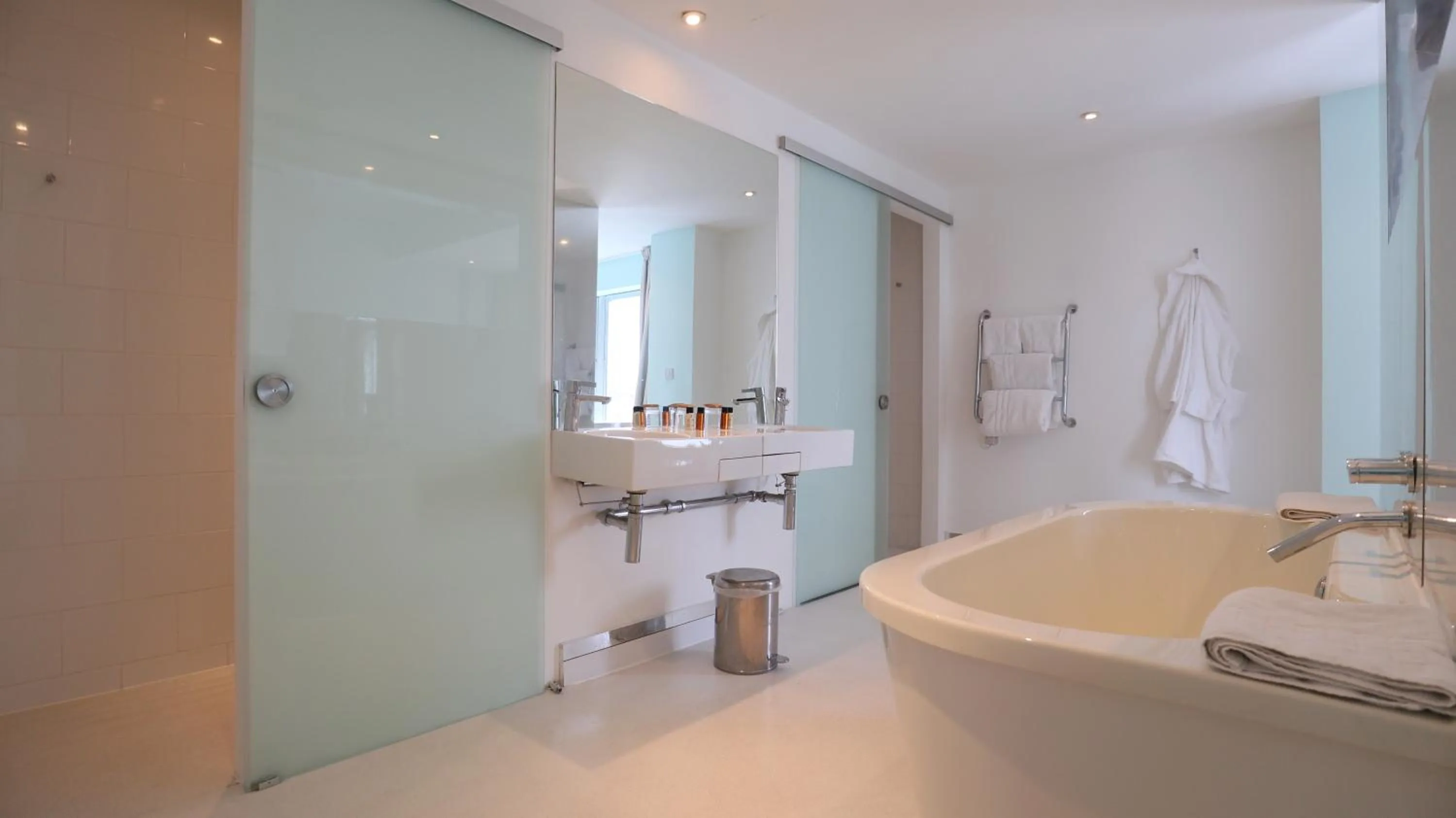 Bathroom in Citrus Hotel Cheltenham by Compass Hospitality