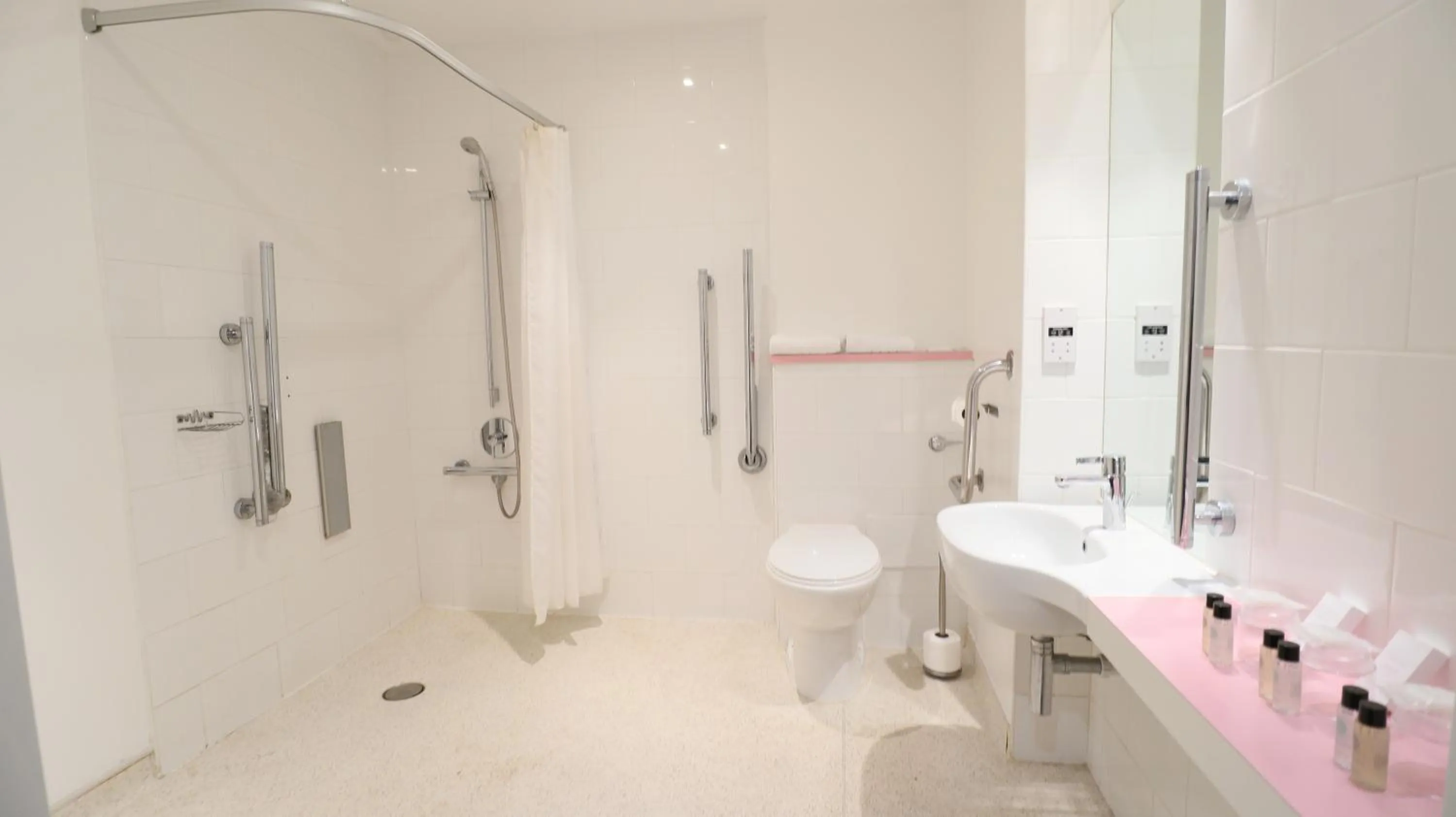 Bathroom in Citrus Hotel Cheltenham by Compass Hospitality
