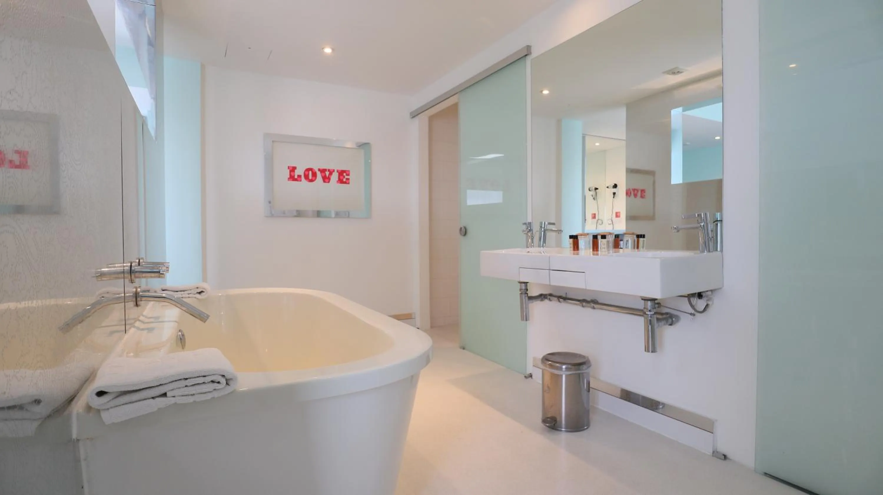 Bathroom in Citrus Hotel Cheltenham by Compass Hospitality