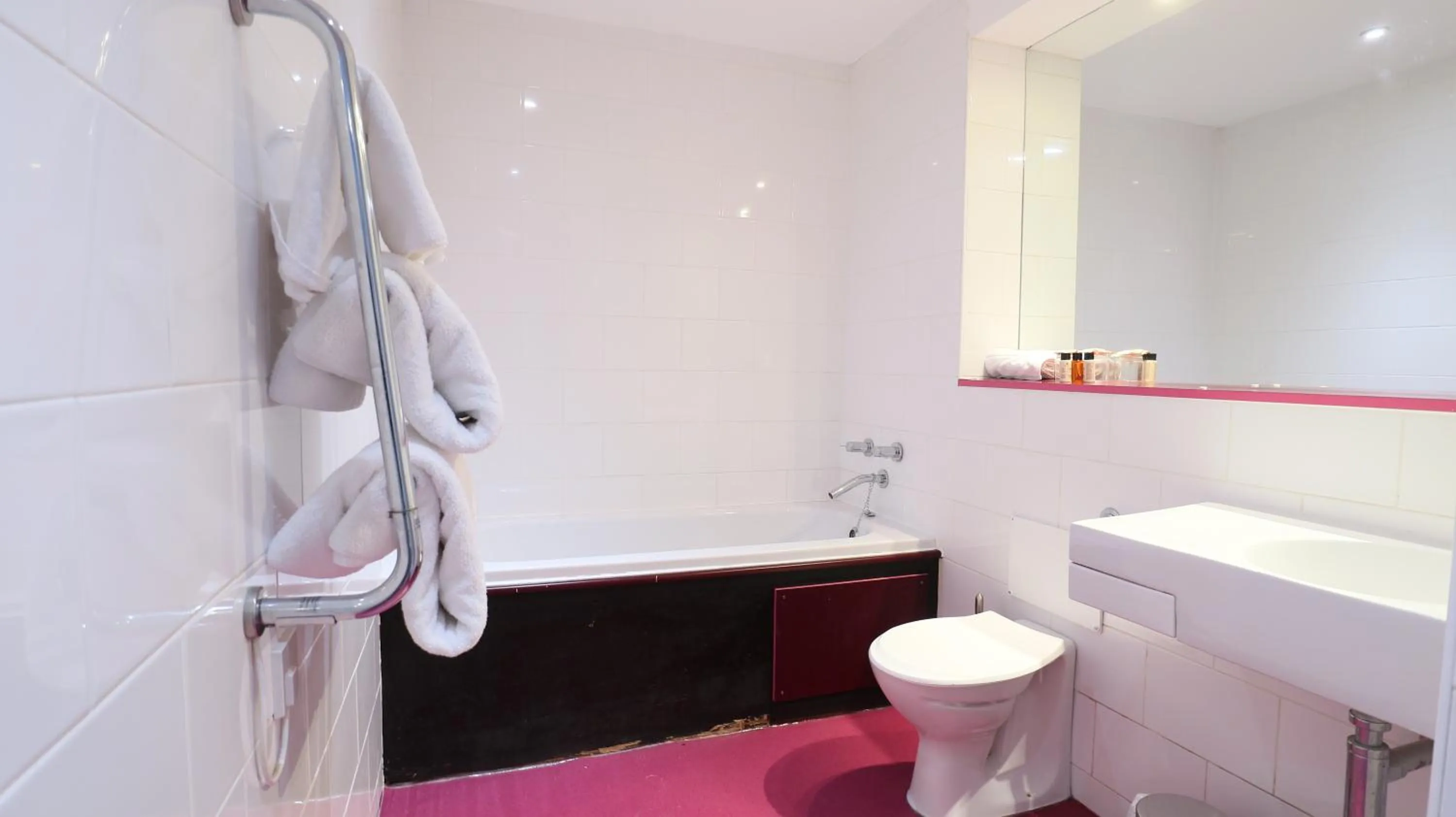 Bathroom in Citrus Hotel Cheltenham by Compass Hospitality
