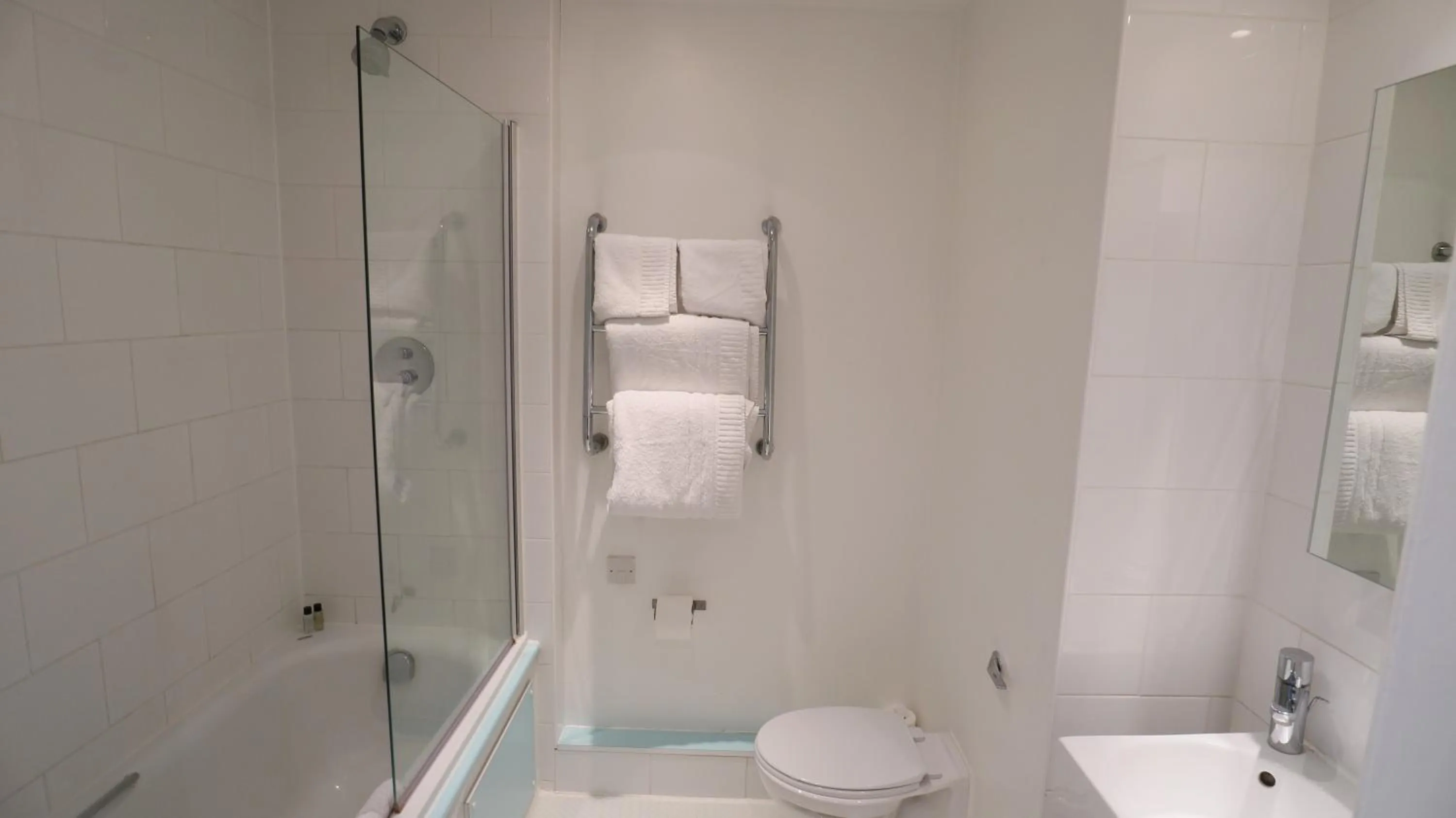 Bathroom in Citrus Hotel Cheltenham by Compass Hospitality