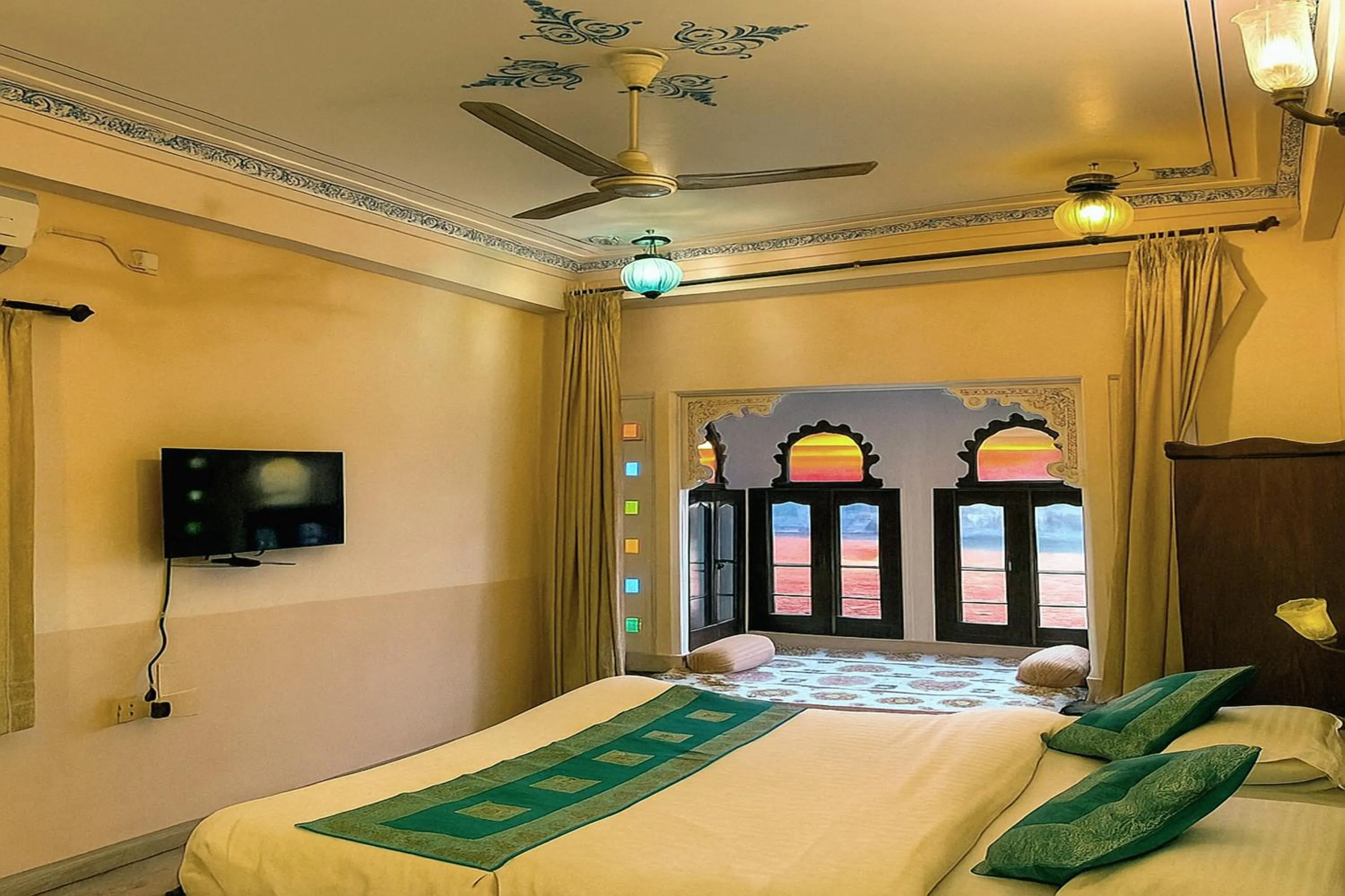 Bed in THAMLA HAVELI - Heritage Lake View Hotel