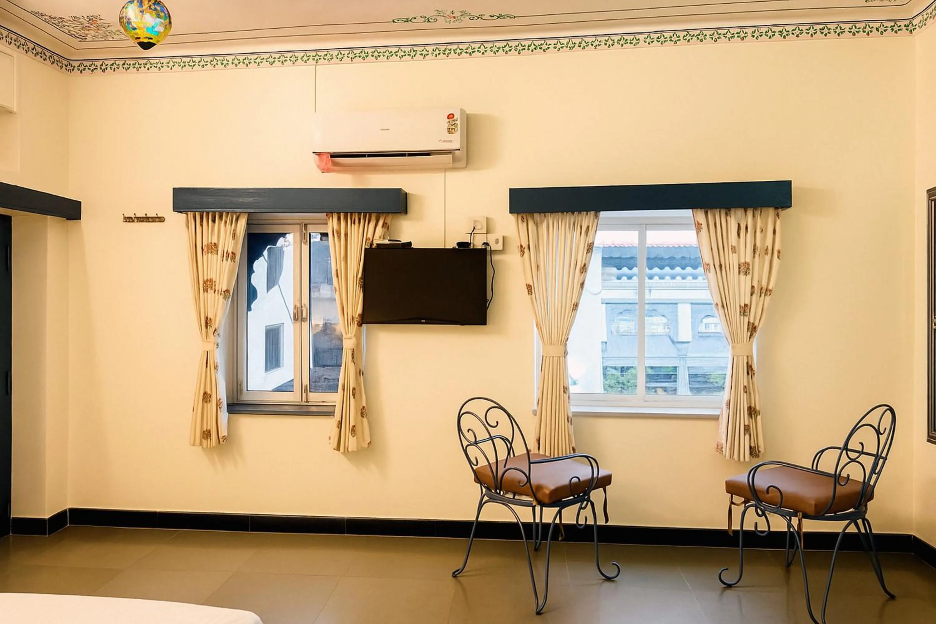 TV and multimedia in THAMLA HAVELI - Heritage Lake View Hotel