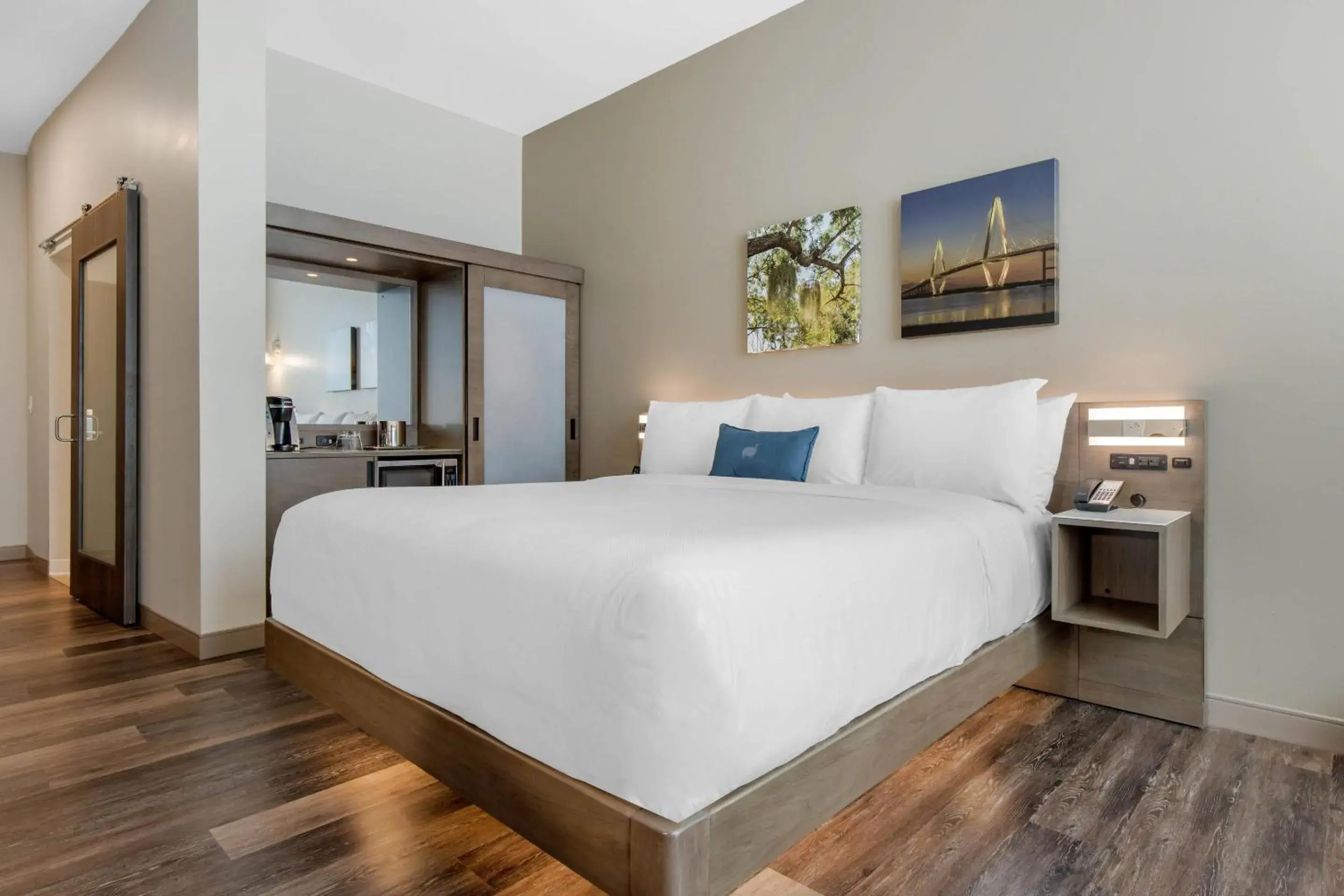 Bedroom, Bed in Cambria Hotel Mount Pleasant - Charleston Bedroom, Bed in Cambria Hotel Mount Pleasant - Charleston