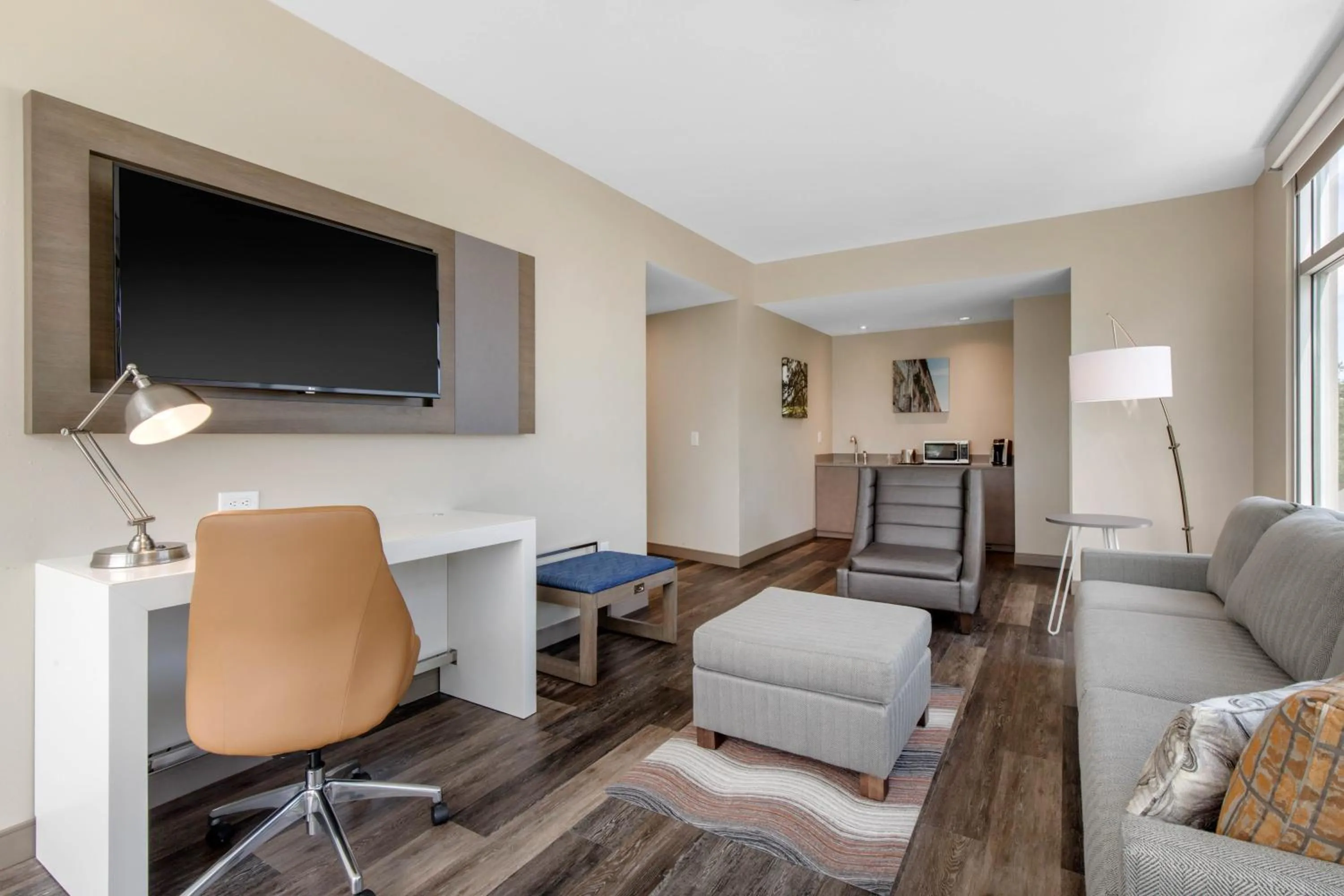 Living room in Cambria Hotel Mount Pleasant - Charleston