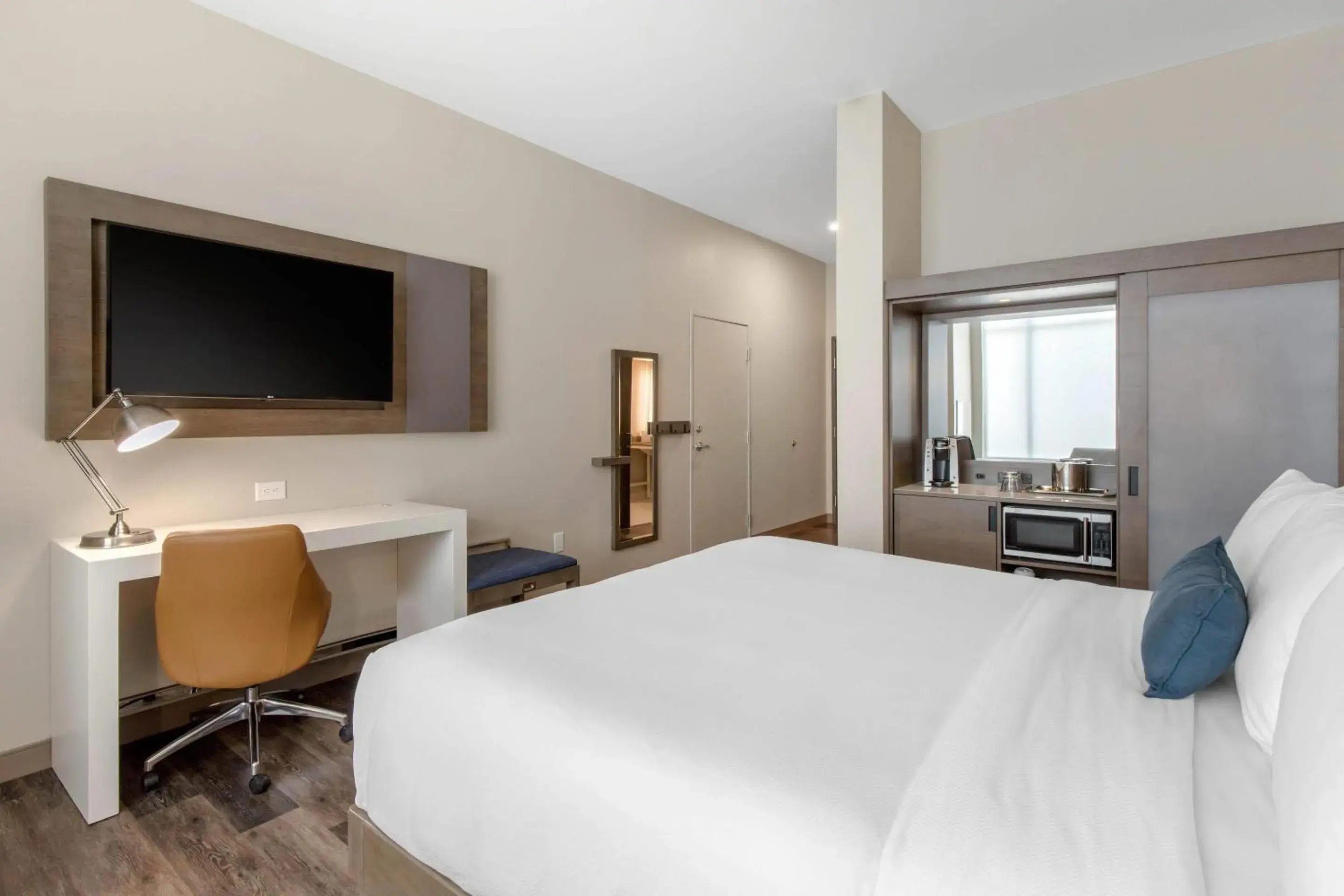 Bedroom, Bed in Cambria Hotel Mount Pleasant - Charleston Bedroom, Bed in Cambria Hotel Mount Pleasant - Charleston