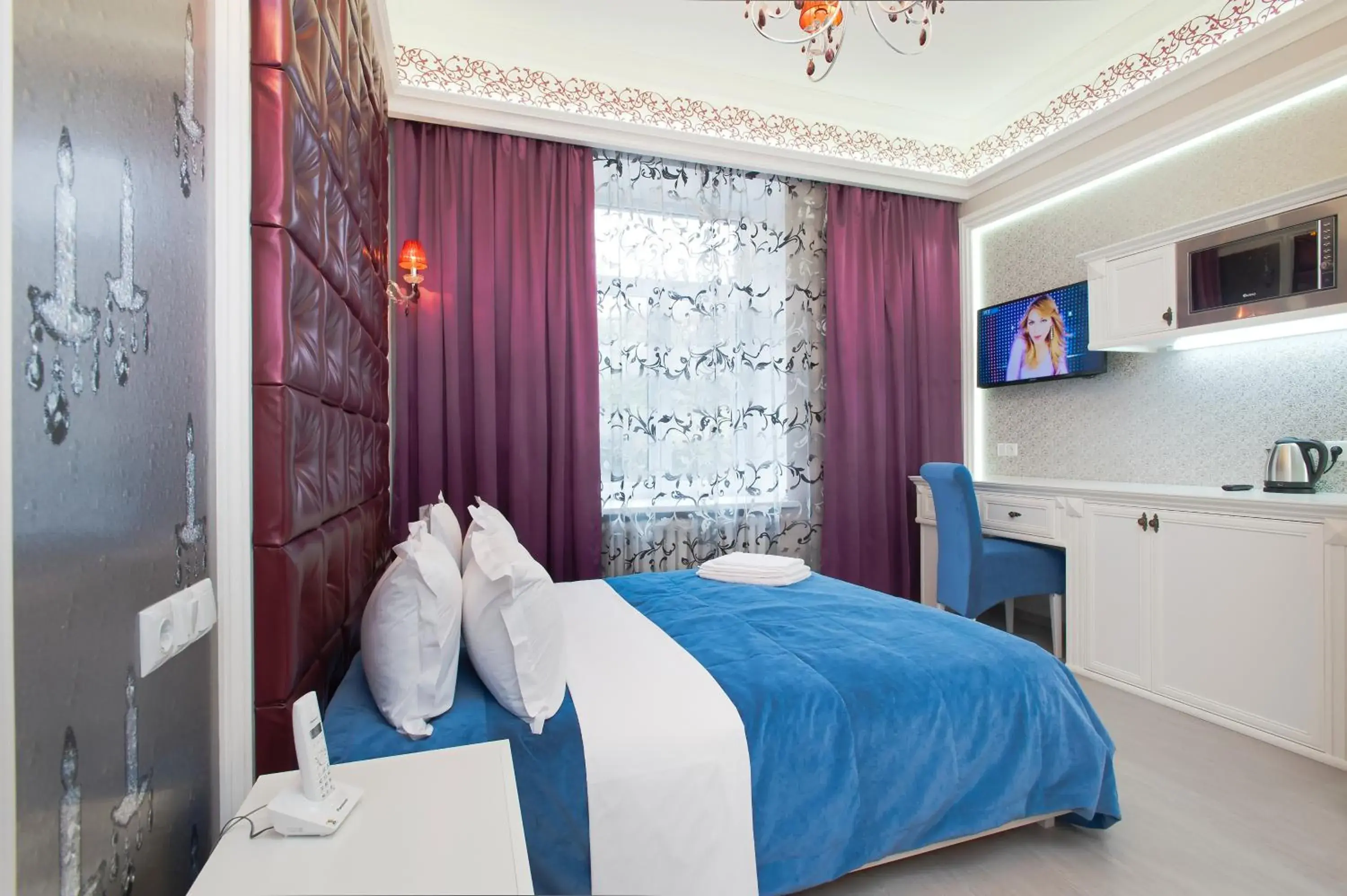 Luxury Quiet Junior Suite with Shower on Khreschatyk 15 in Partner Guest House Khreschatyk Luxury Quiet Junior Suite with Shower on Khreschatyk 15 in Partner Guest House Khreschatyk
