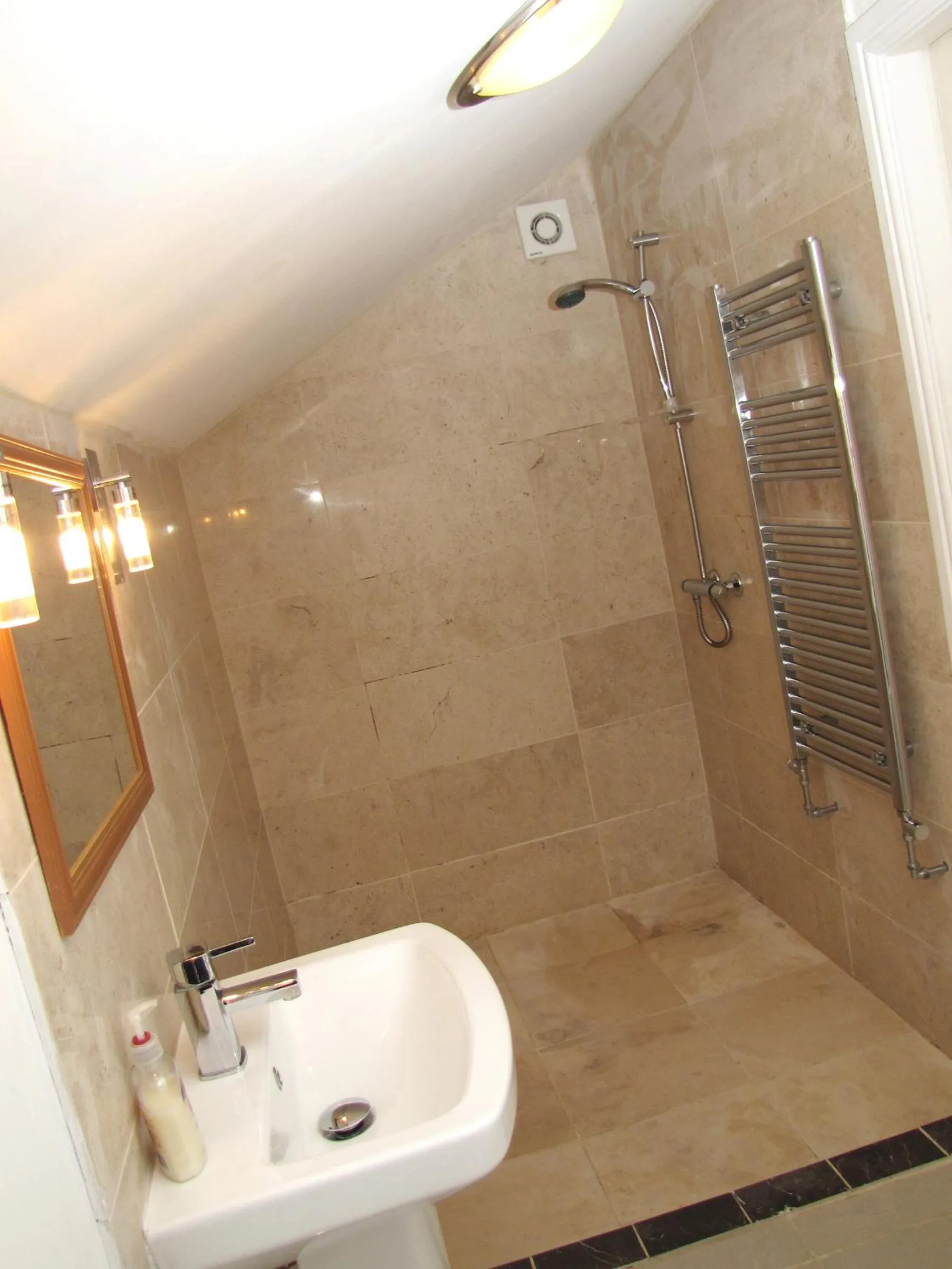 Churchills Inn & Rooms