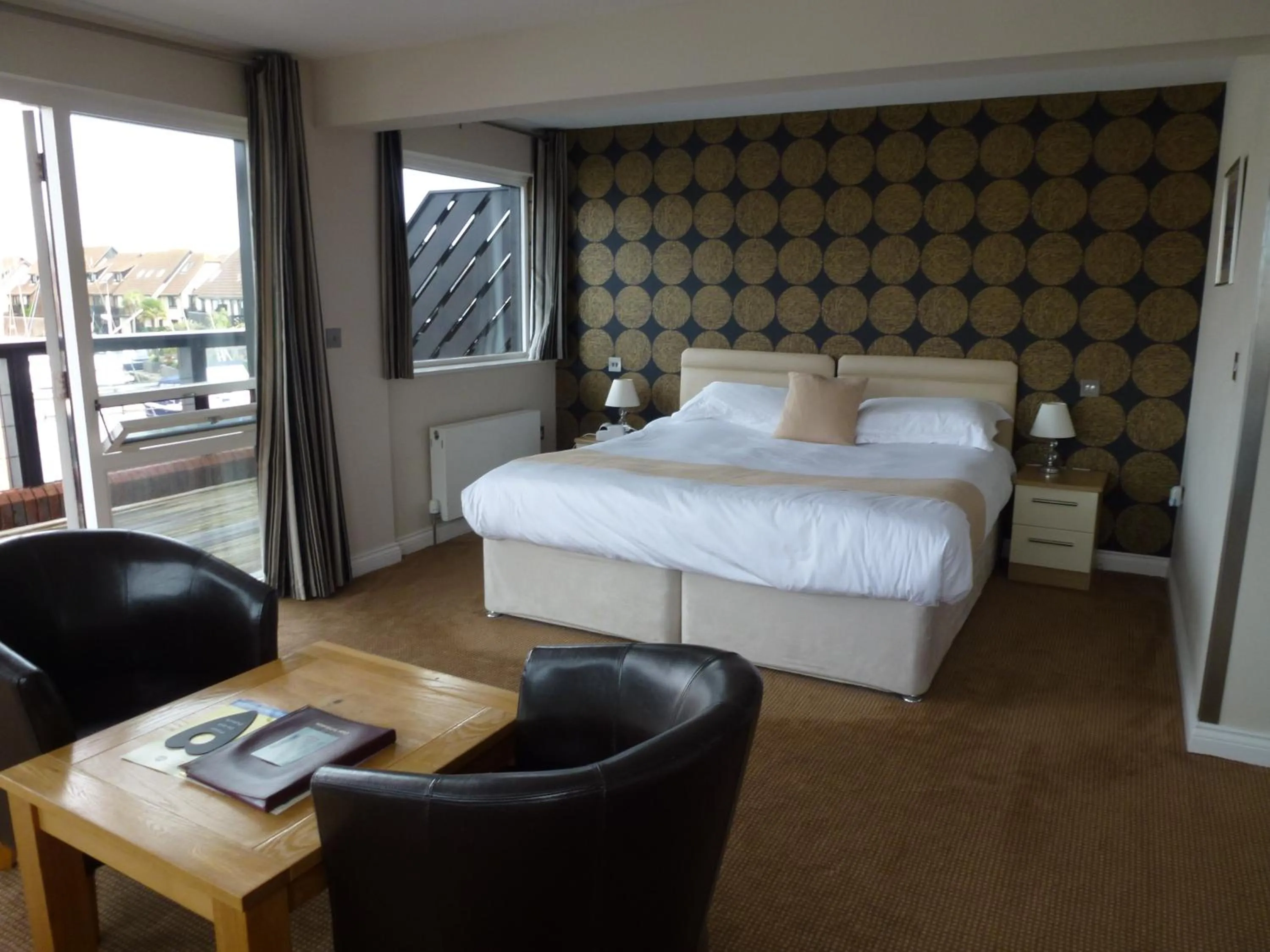 Photo of the whole room, Bed in Boathouse Hotel