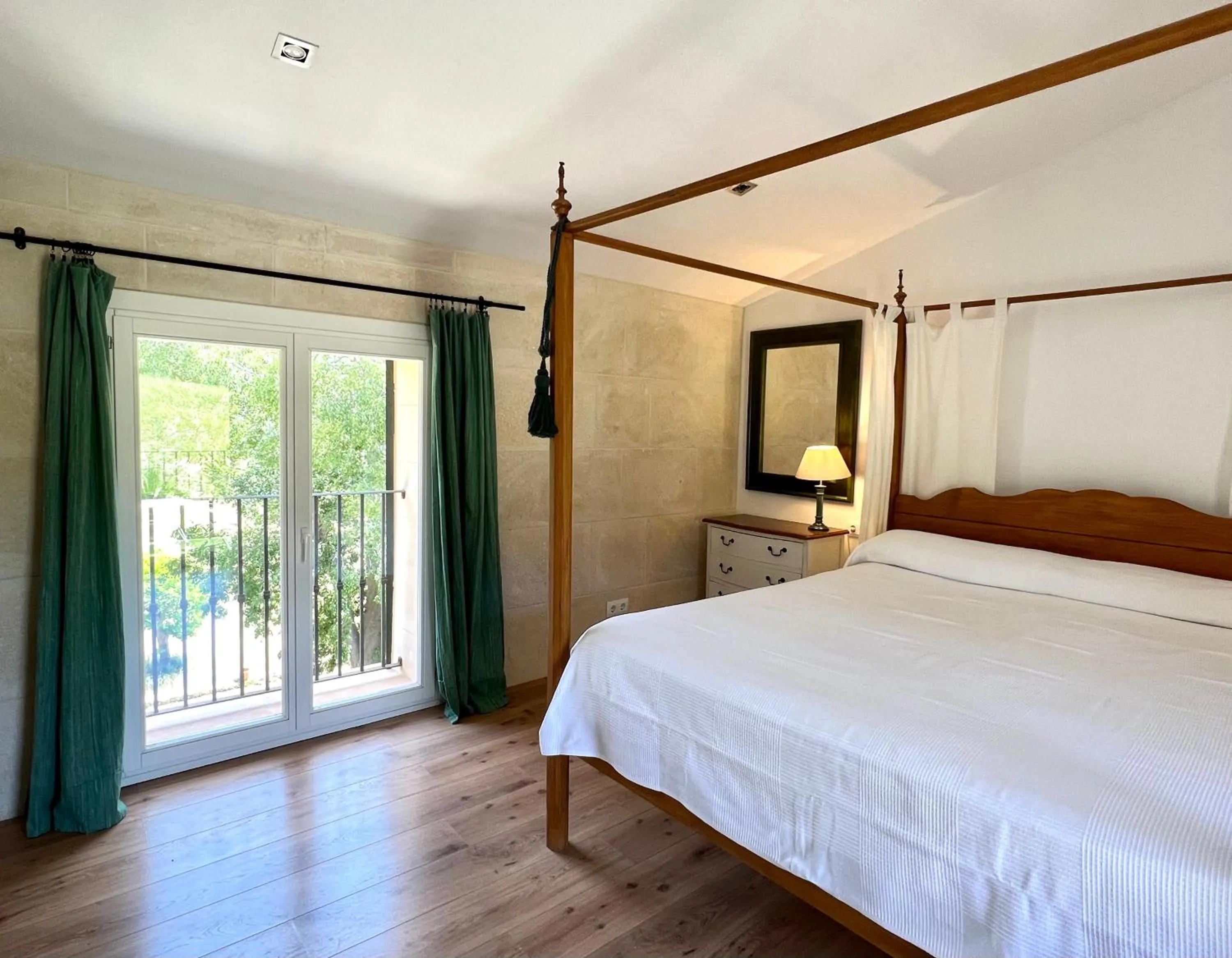 Text overlay, Bed in Finca Son Pont