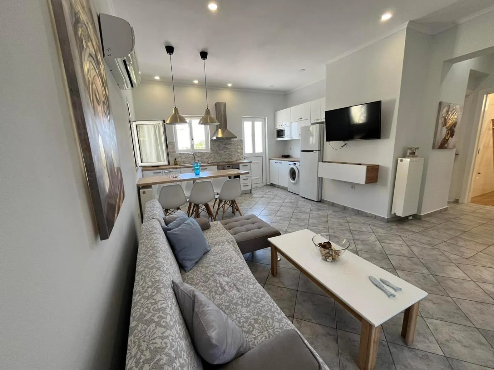 TV and multimedia in Villas Margaris