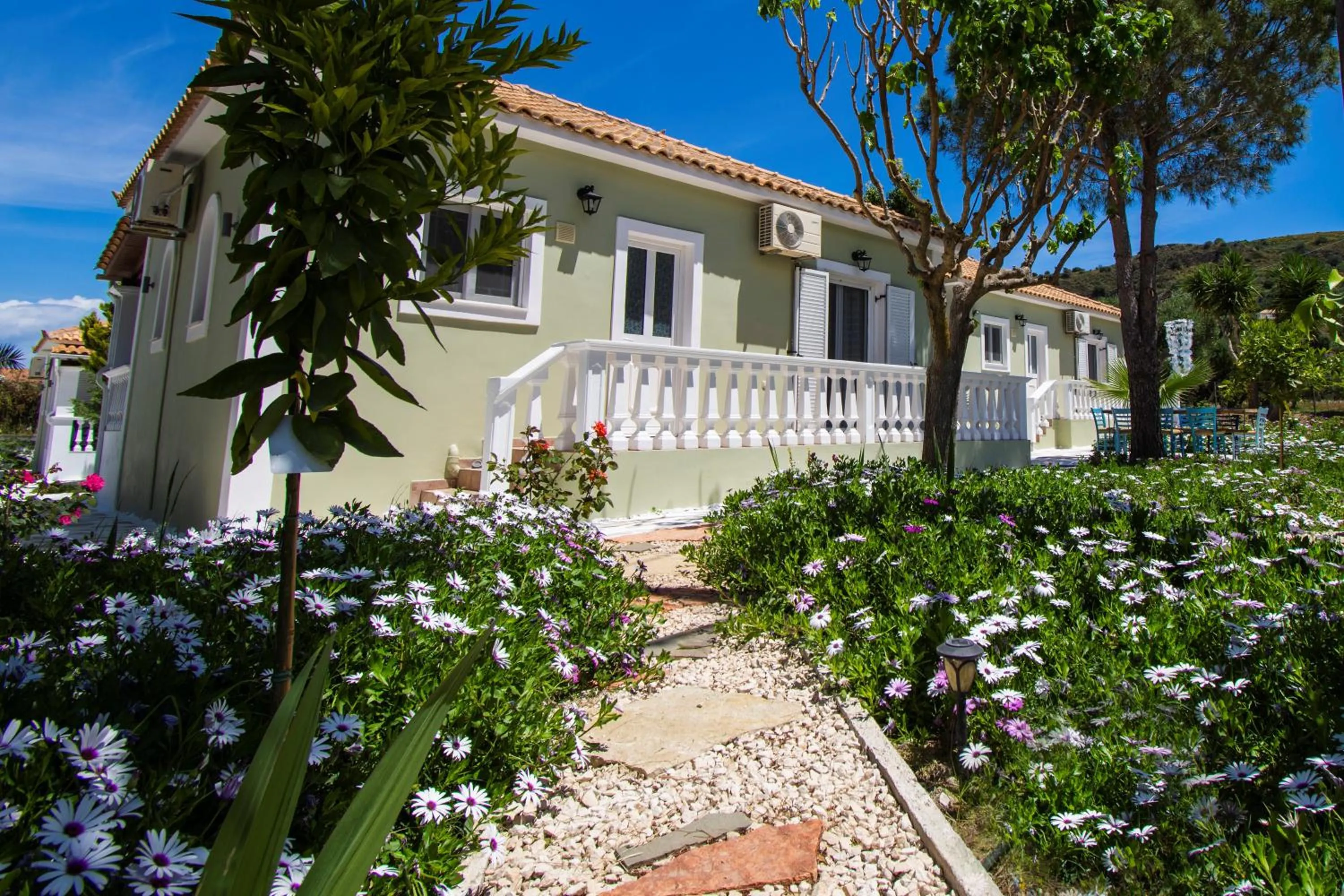 Property building in Villas Margaris
