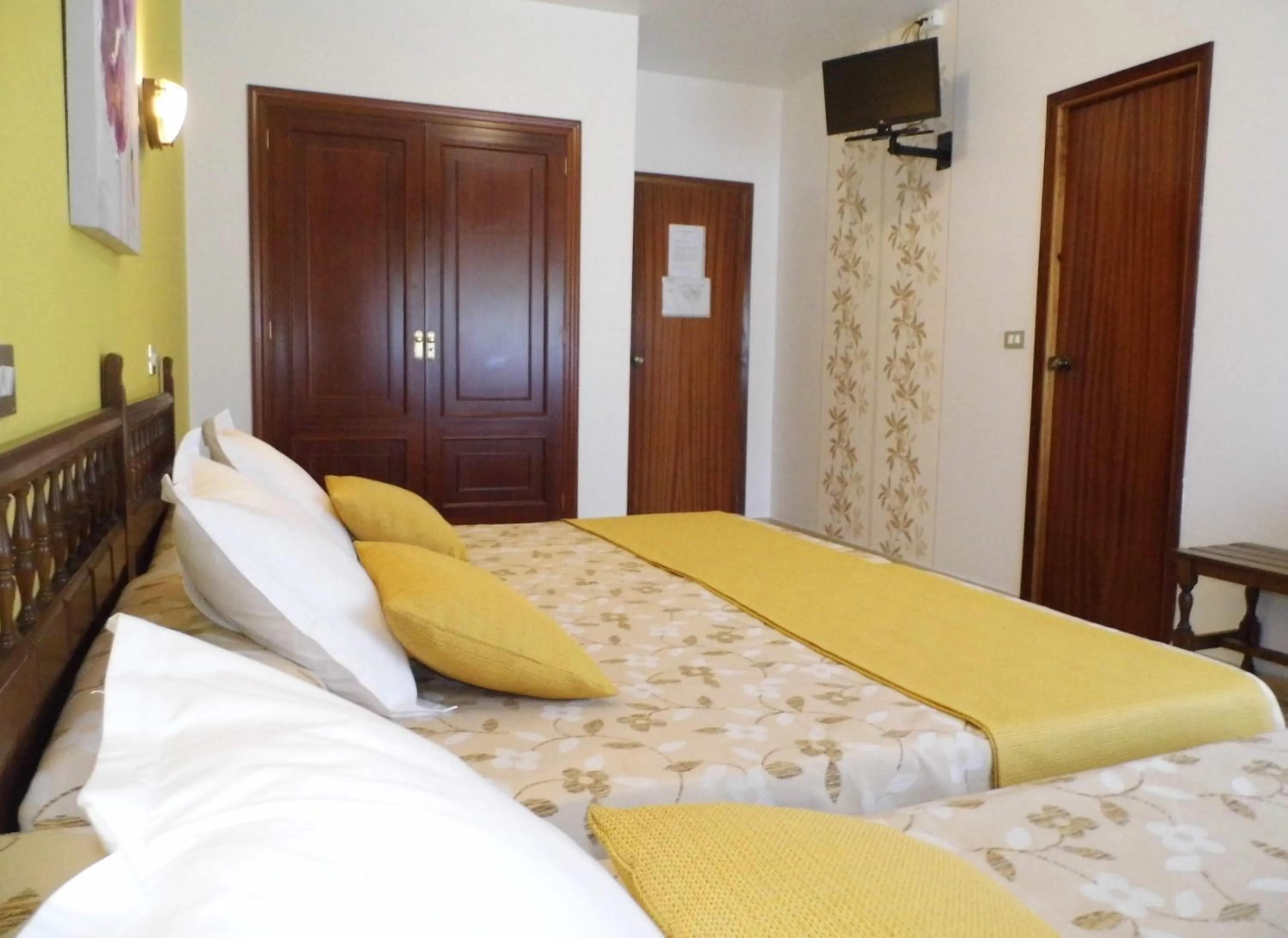 TV and multimedia, Bed in Hotel Arboleda