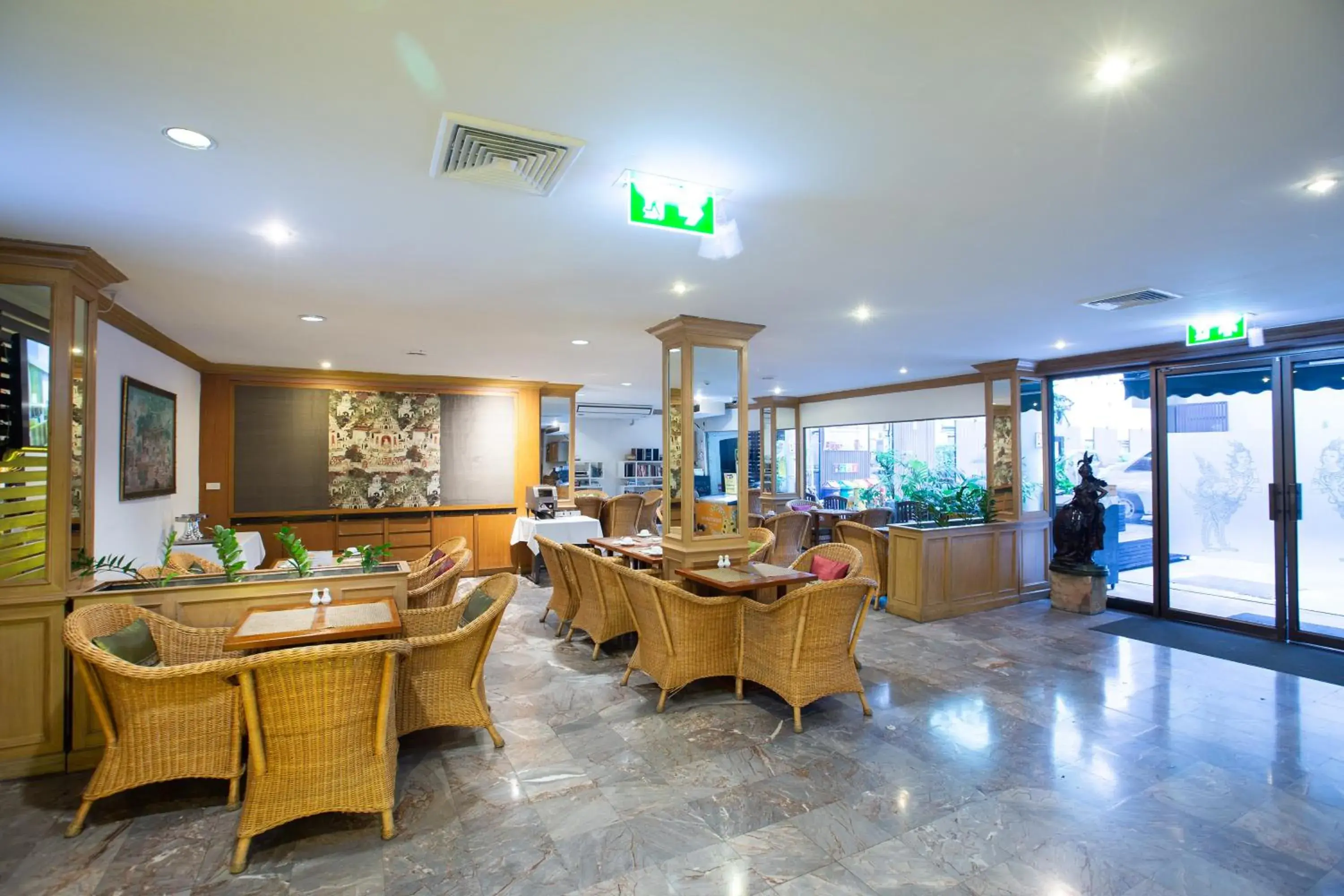 Restaurant/places to eat in The Tarntawan Hotel Surawong Bangkok Restaurant/places to eat in The Tarntawan Hotel Surawong Bangkok