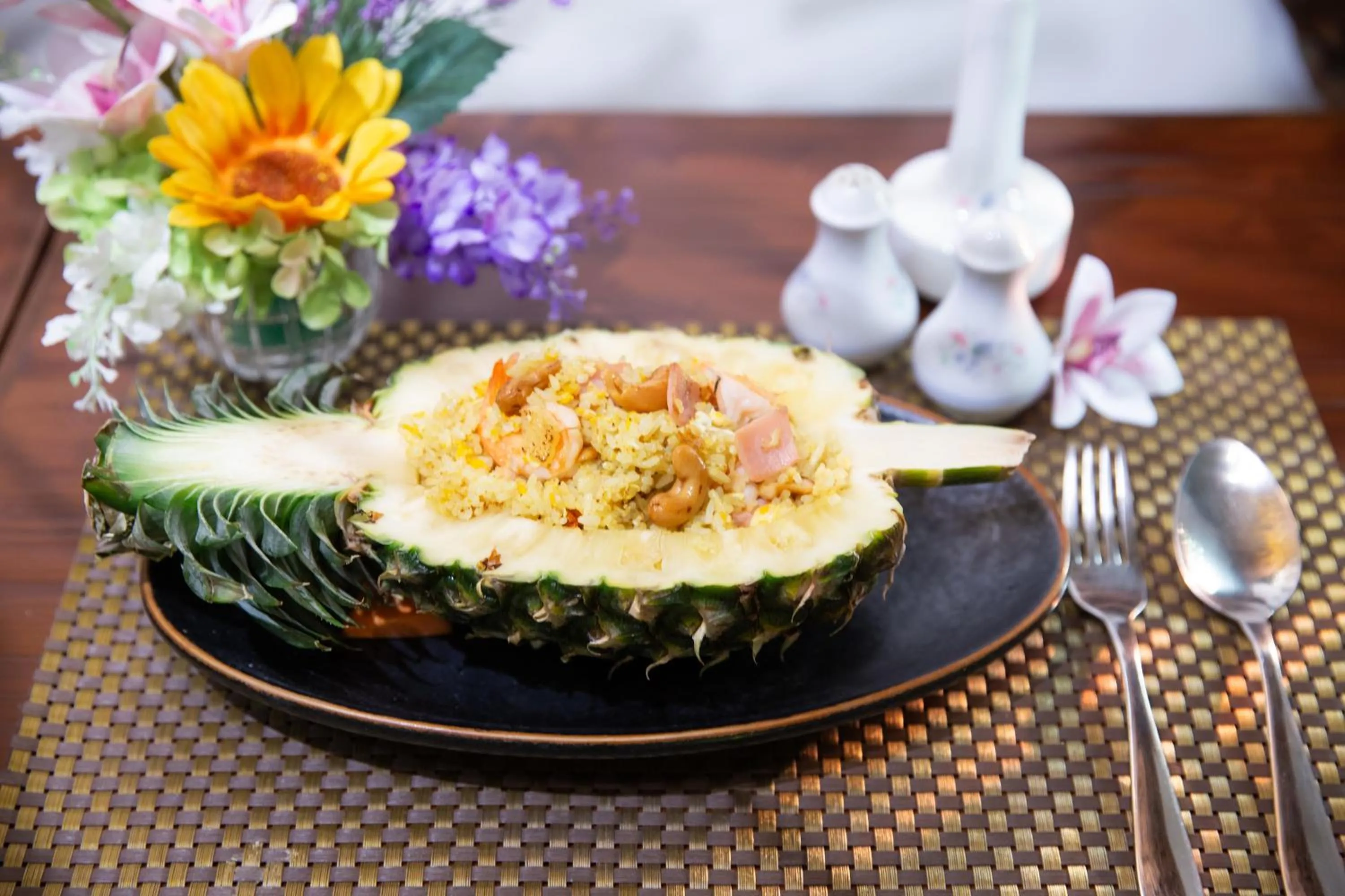 Restaurant/places to eat in The Tarntawan Hotel Surawong Bangkok