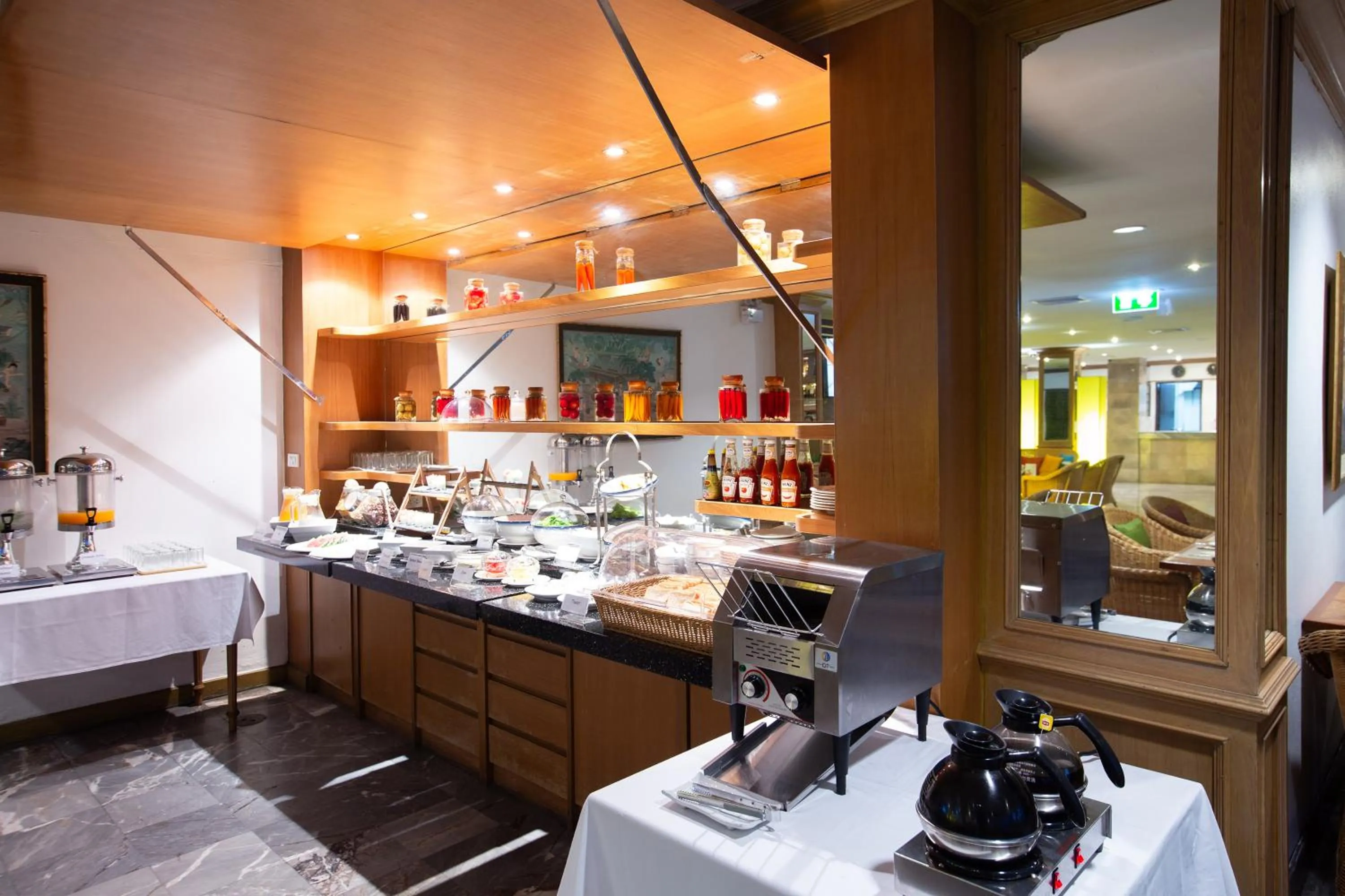 Restaurant/places to eat in The Tarntawan Hotel Surawong Bangkok