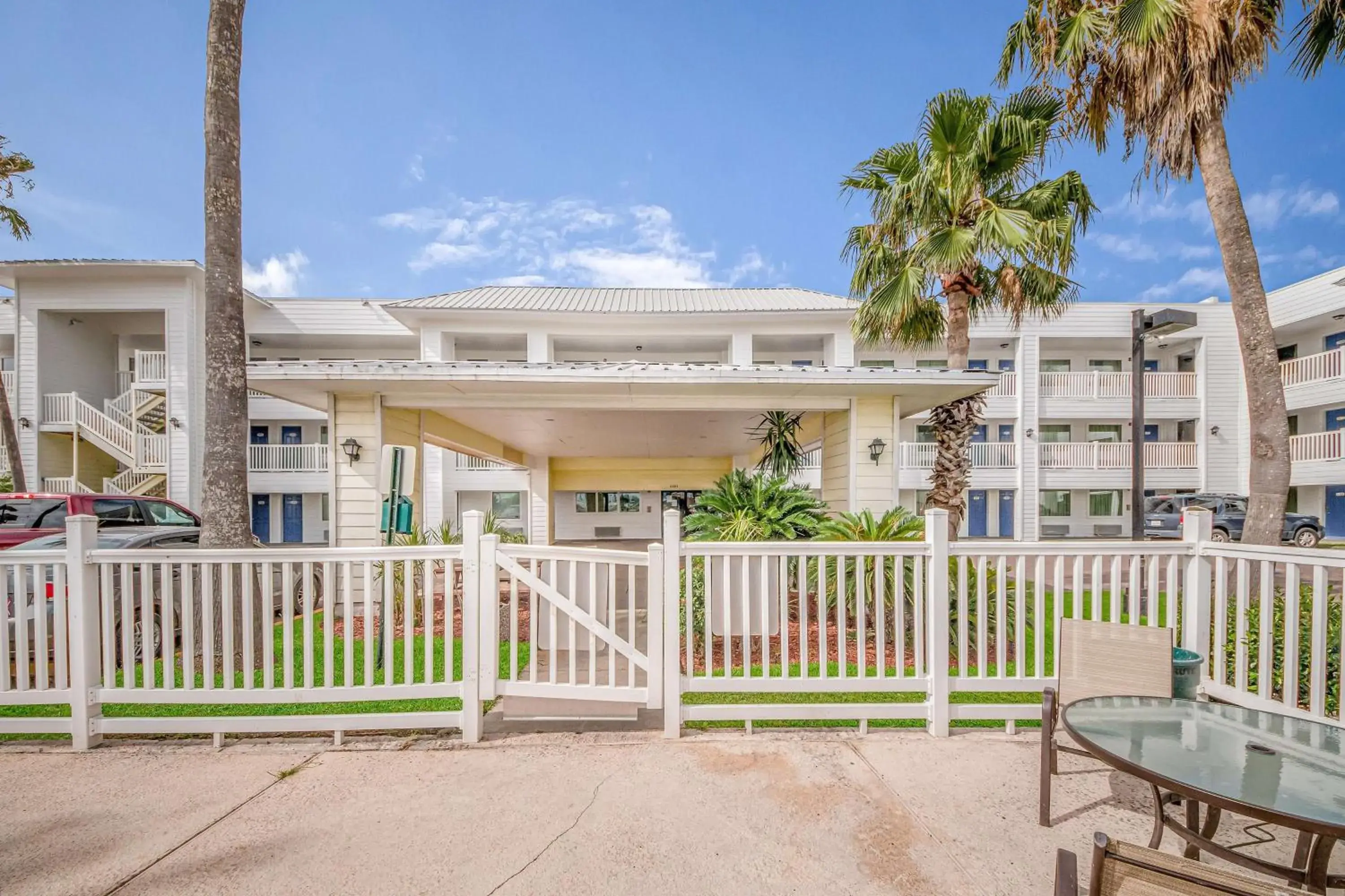 Property building in Studio 6-Corpus Christi, TX - North Property building in Studio 6-Corpus Christi, TX - North