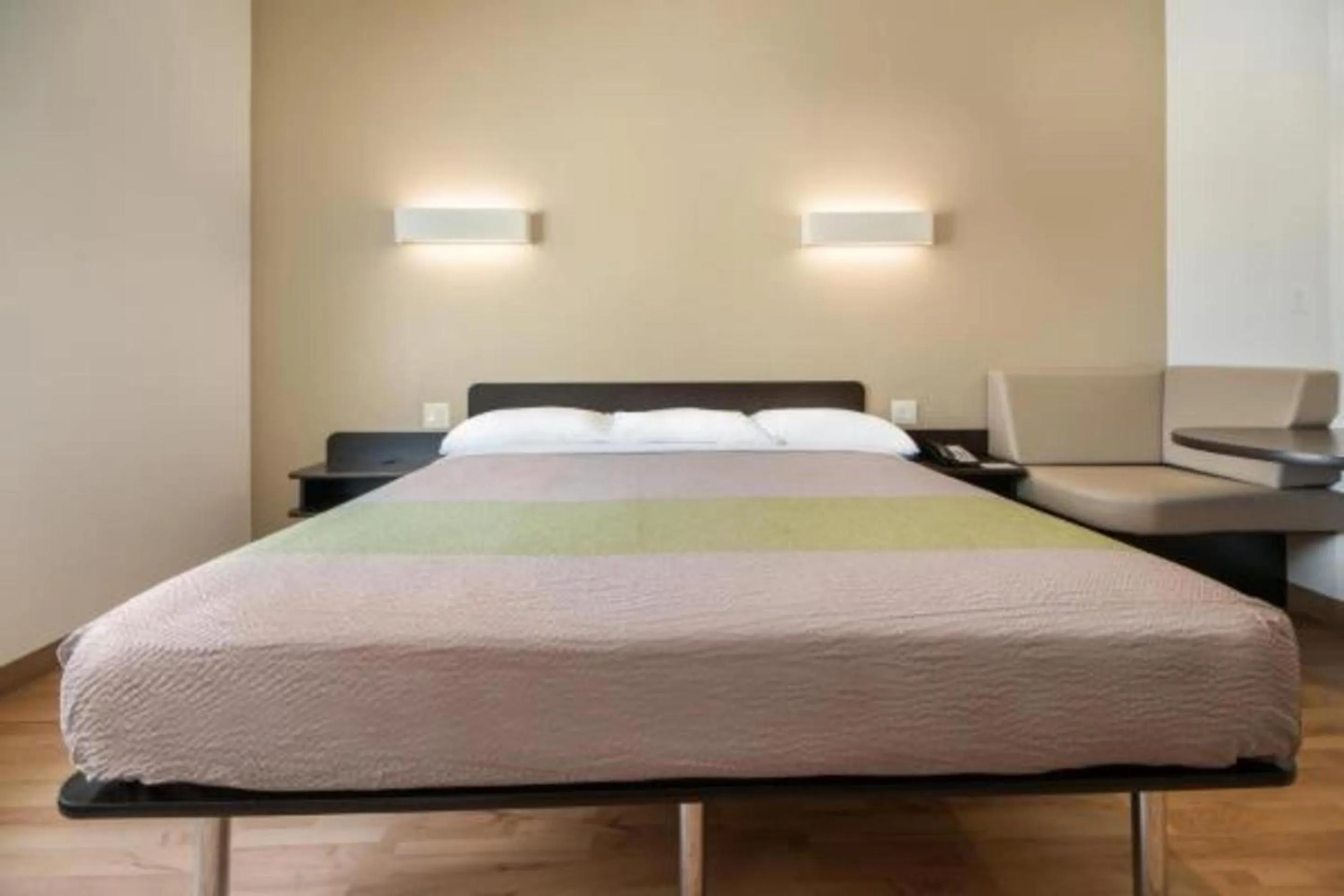 Bedroom, Bed in Studio 6-Corpus Christi, TX - North