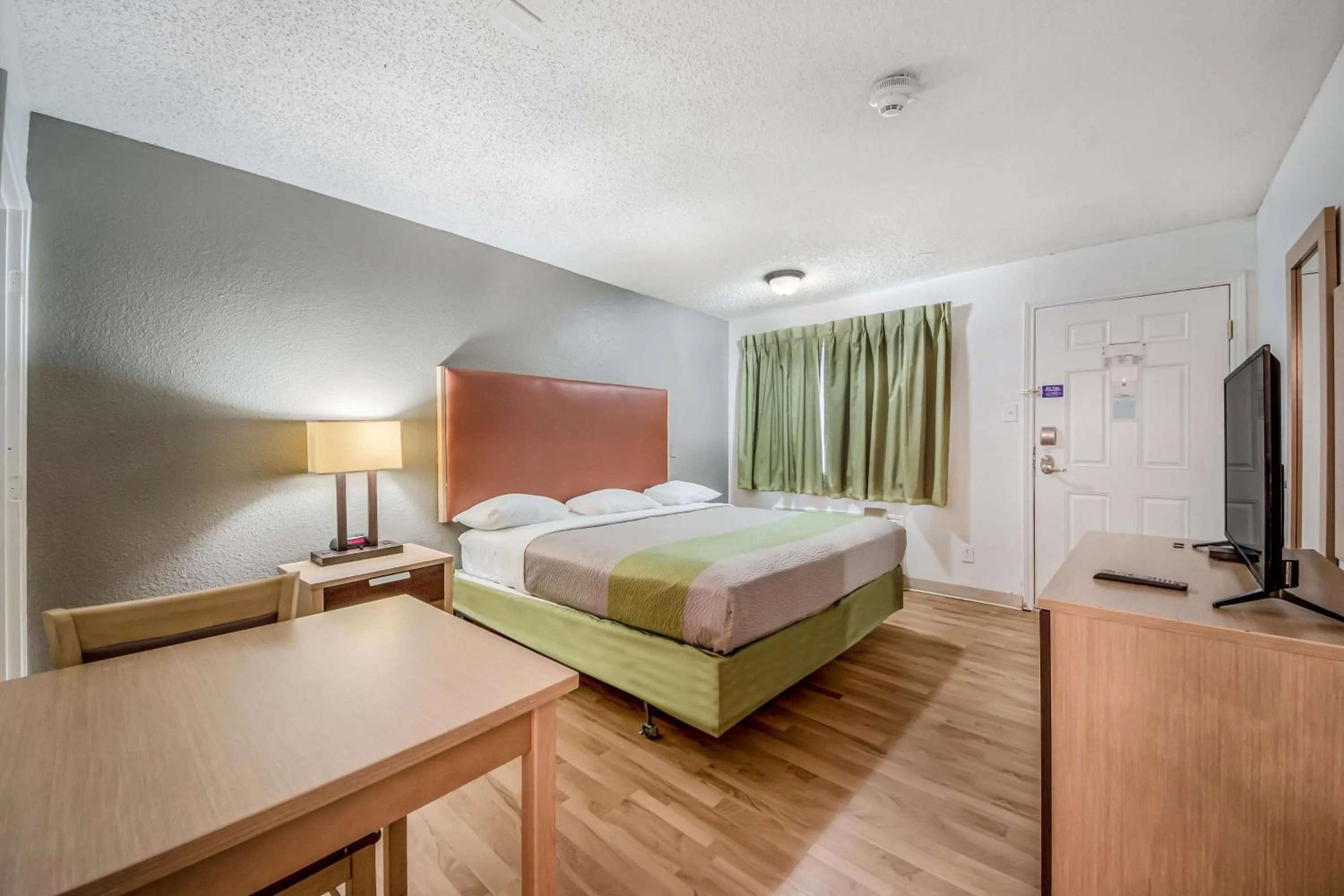 Bedroom, Bed in Studio 6-Corpus Christi, TX - North