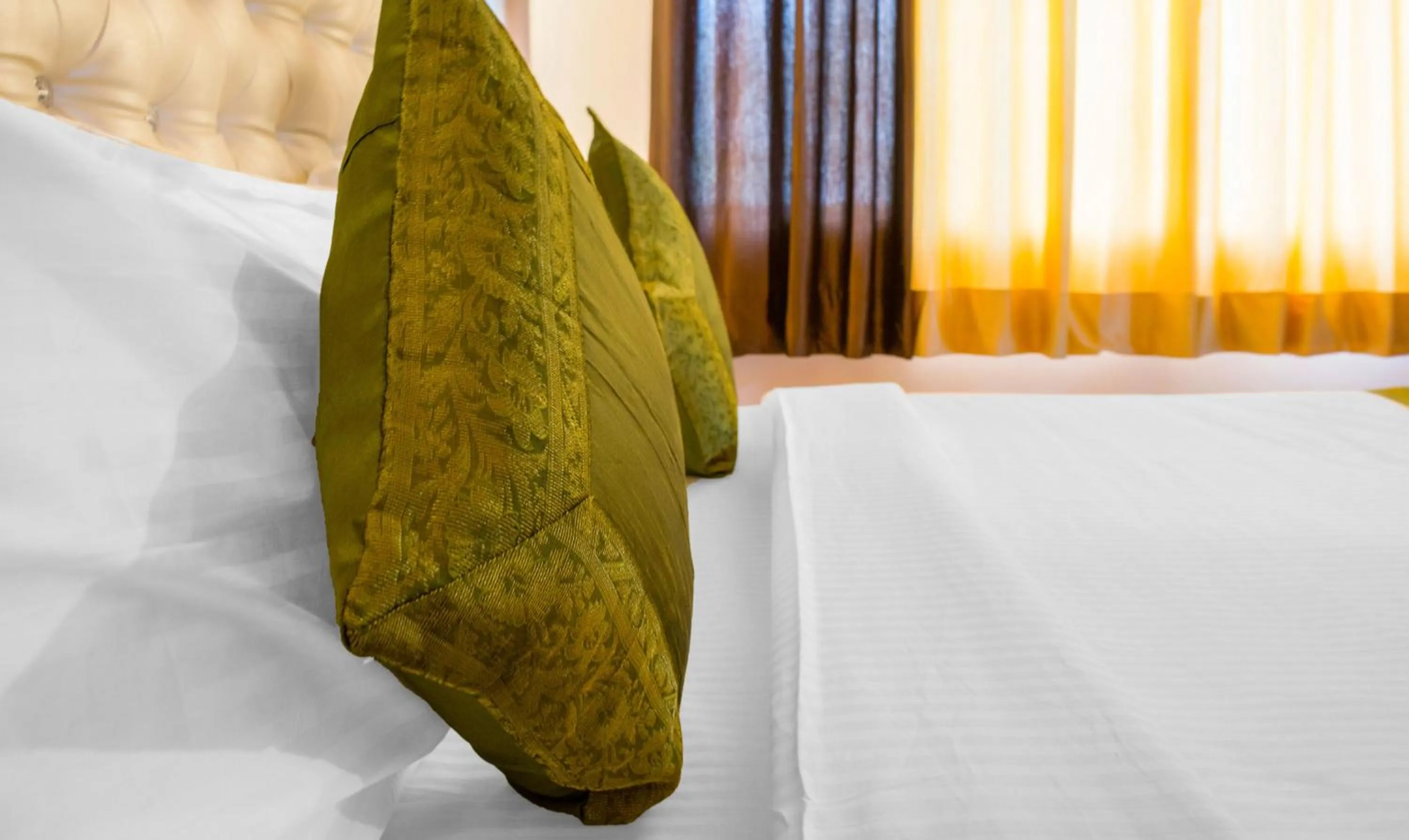 Bed in Treebo Naunidh Suites