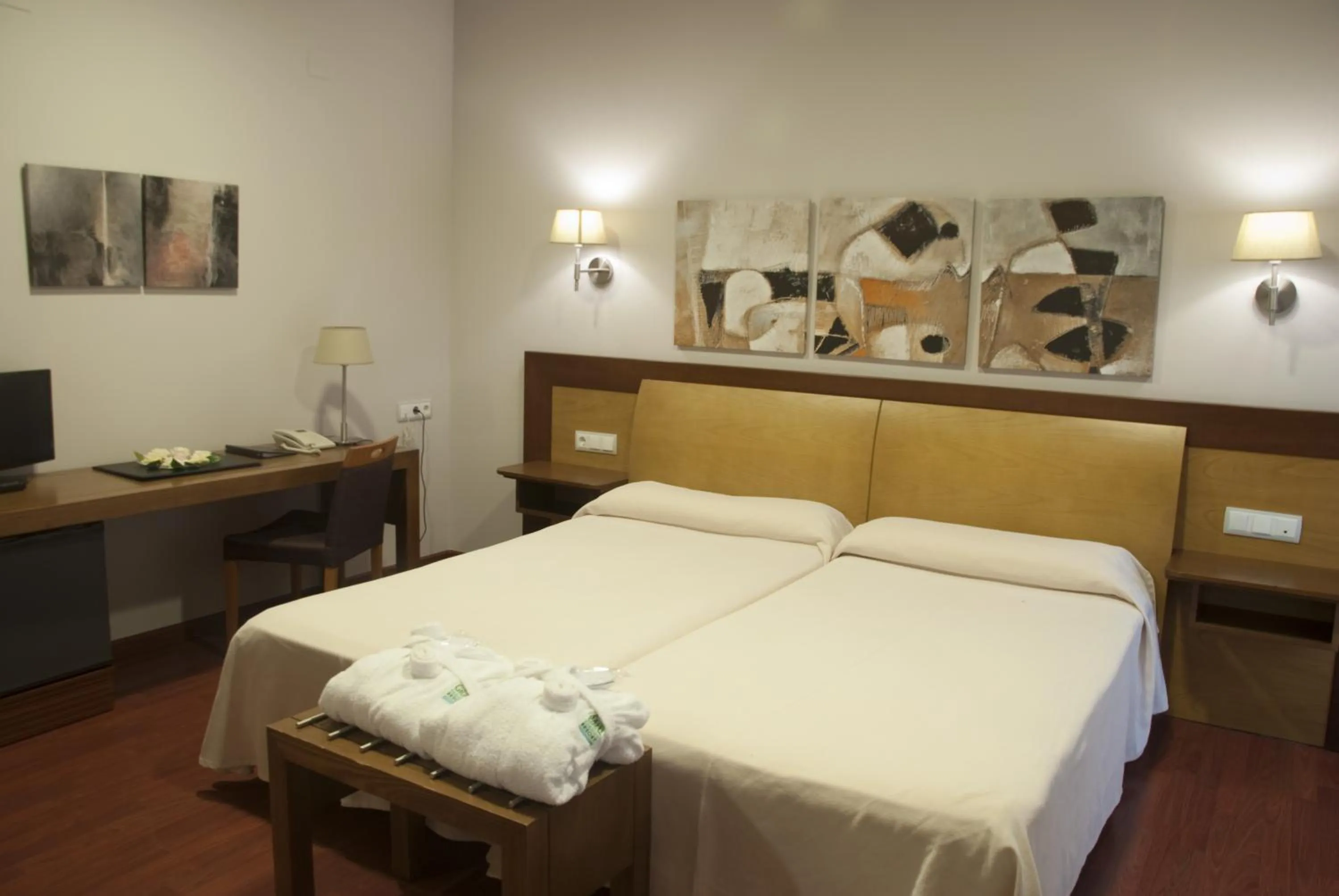 Photo of the whole room, Bed in Salugral Termal Resort