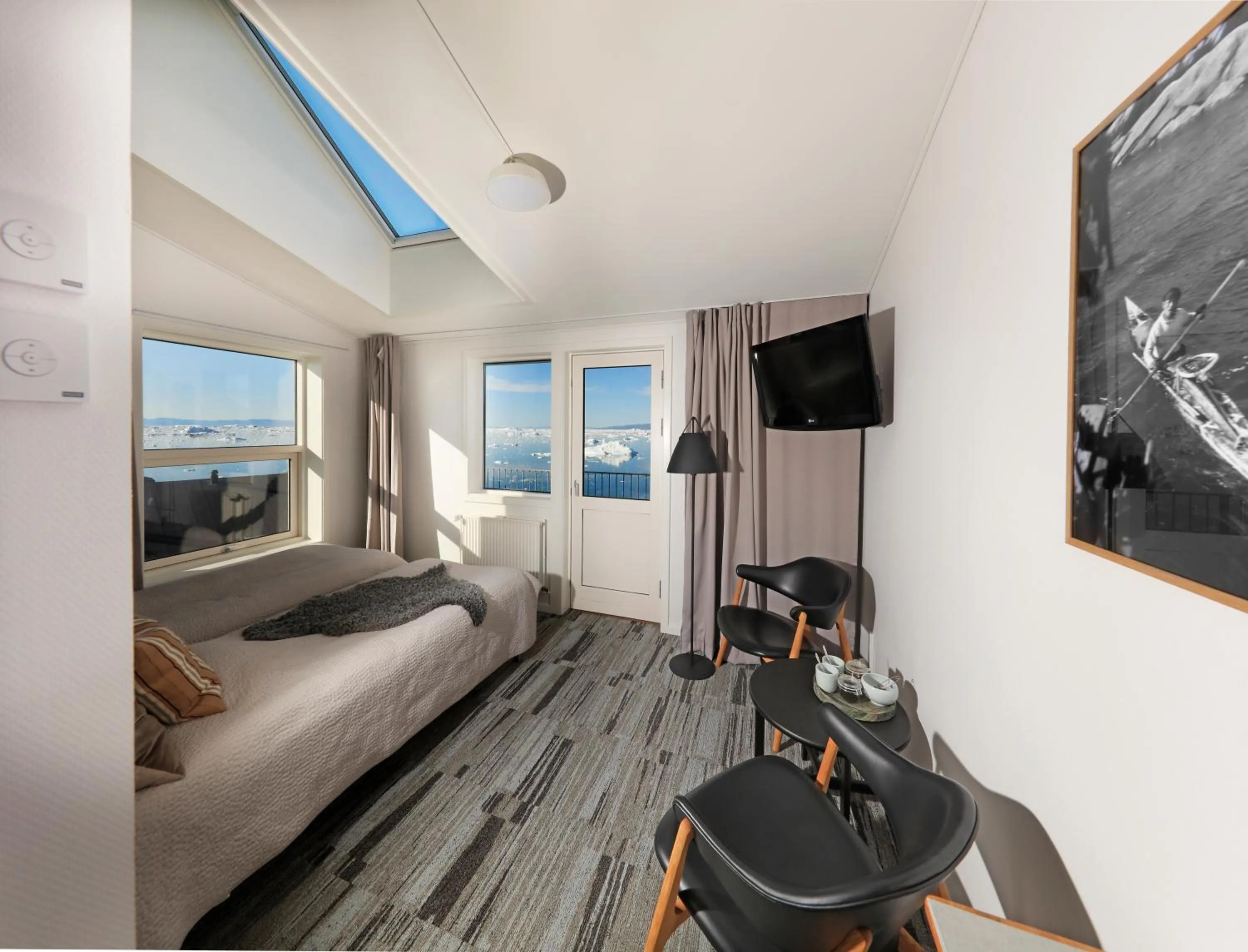 View (from property/room), Bed in Hotel Icefiord