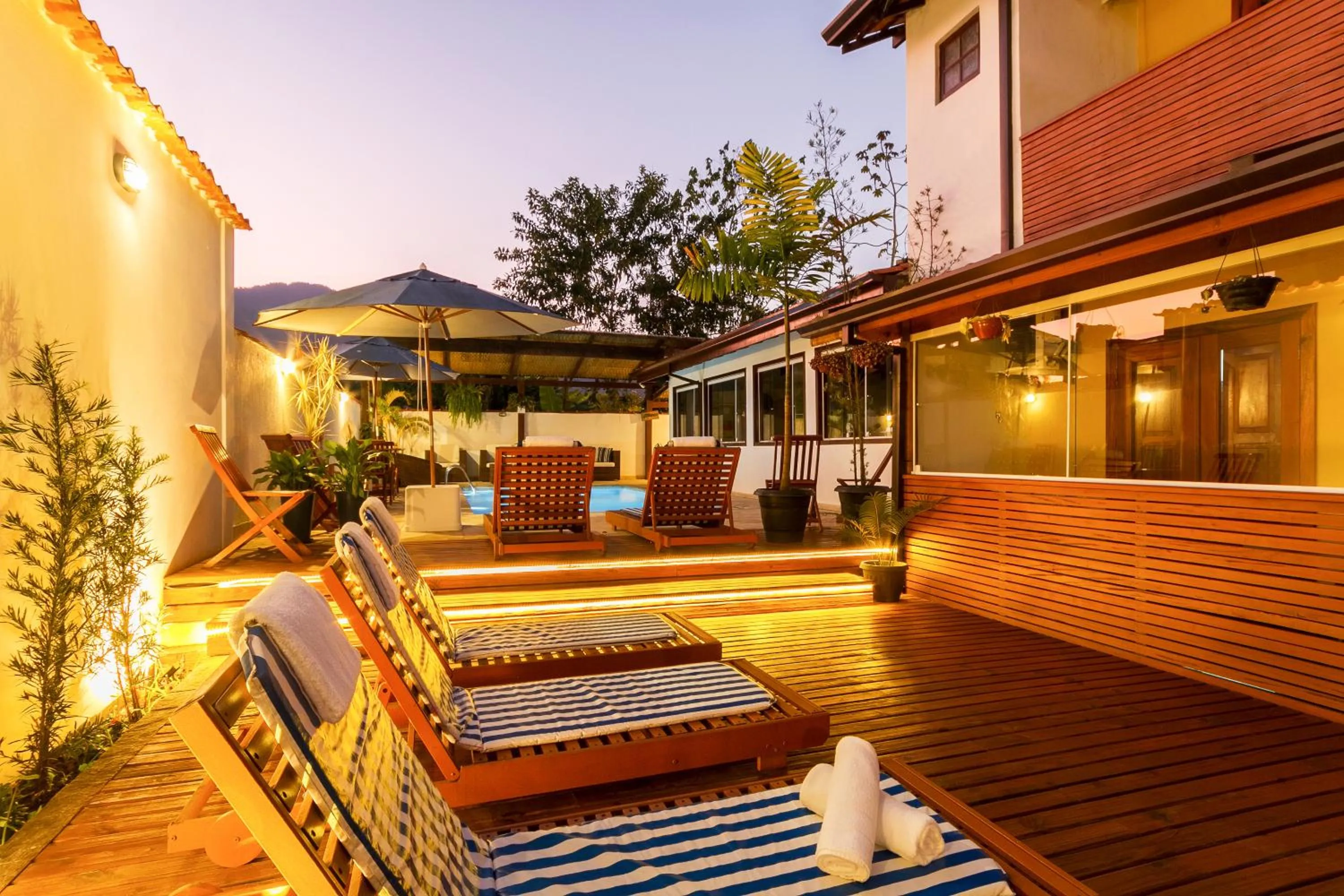 Swimming pool in Pousada Recanto do Jabaquara