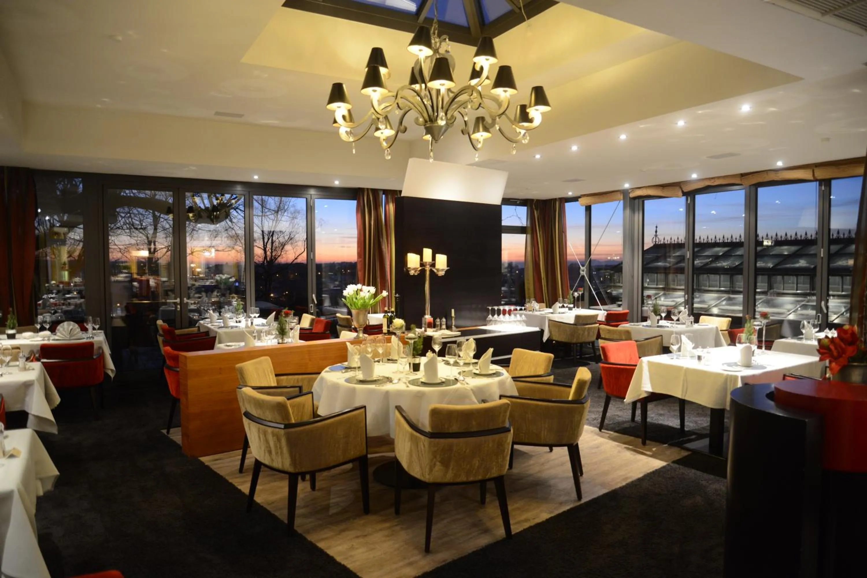 Restaurant/places to eat in Hotel Heinz