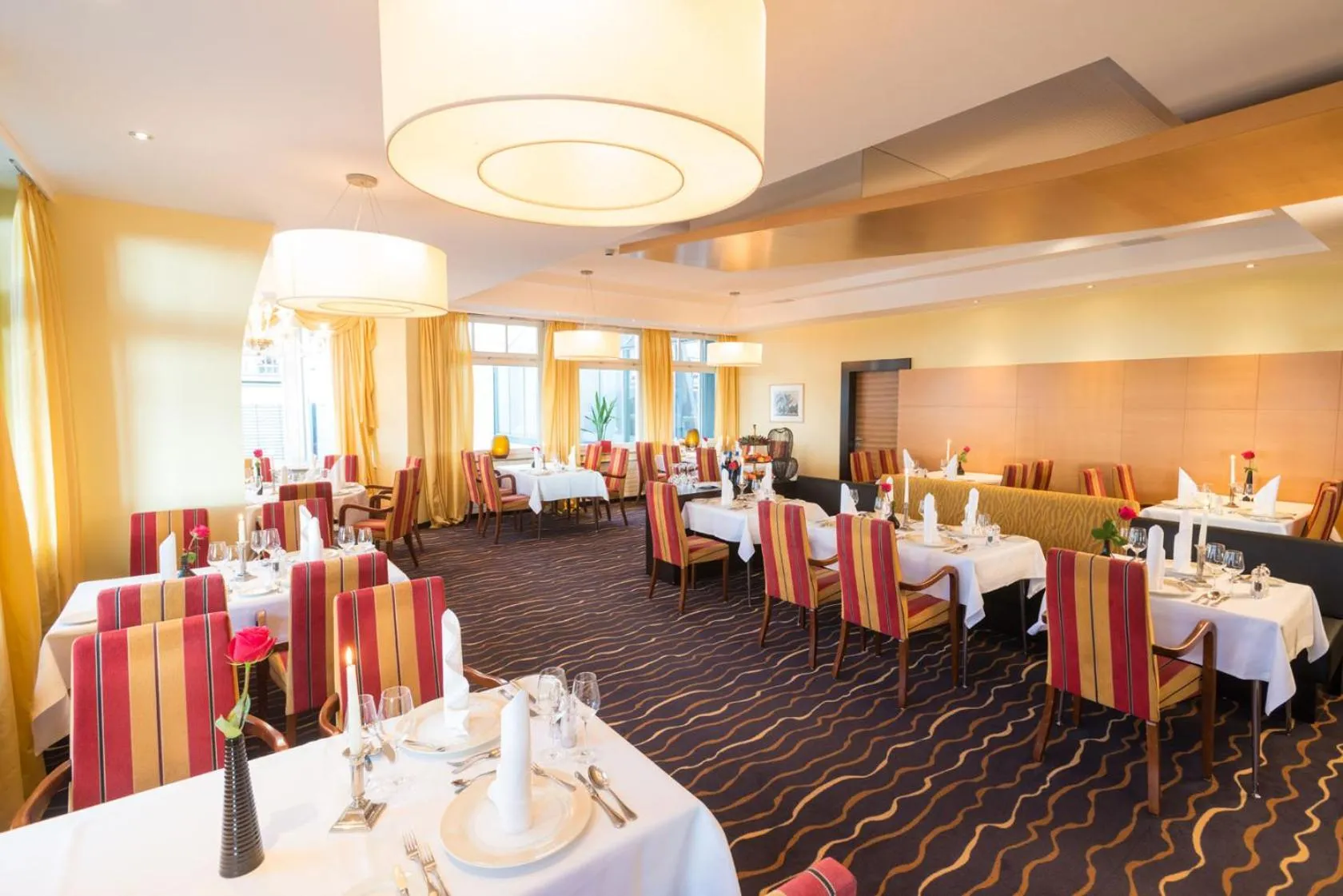 Restaurant/places to eat in Hotel Heinz